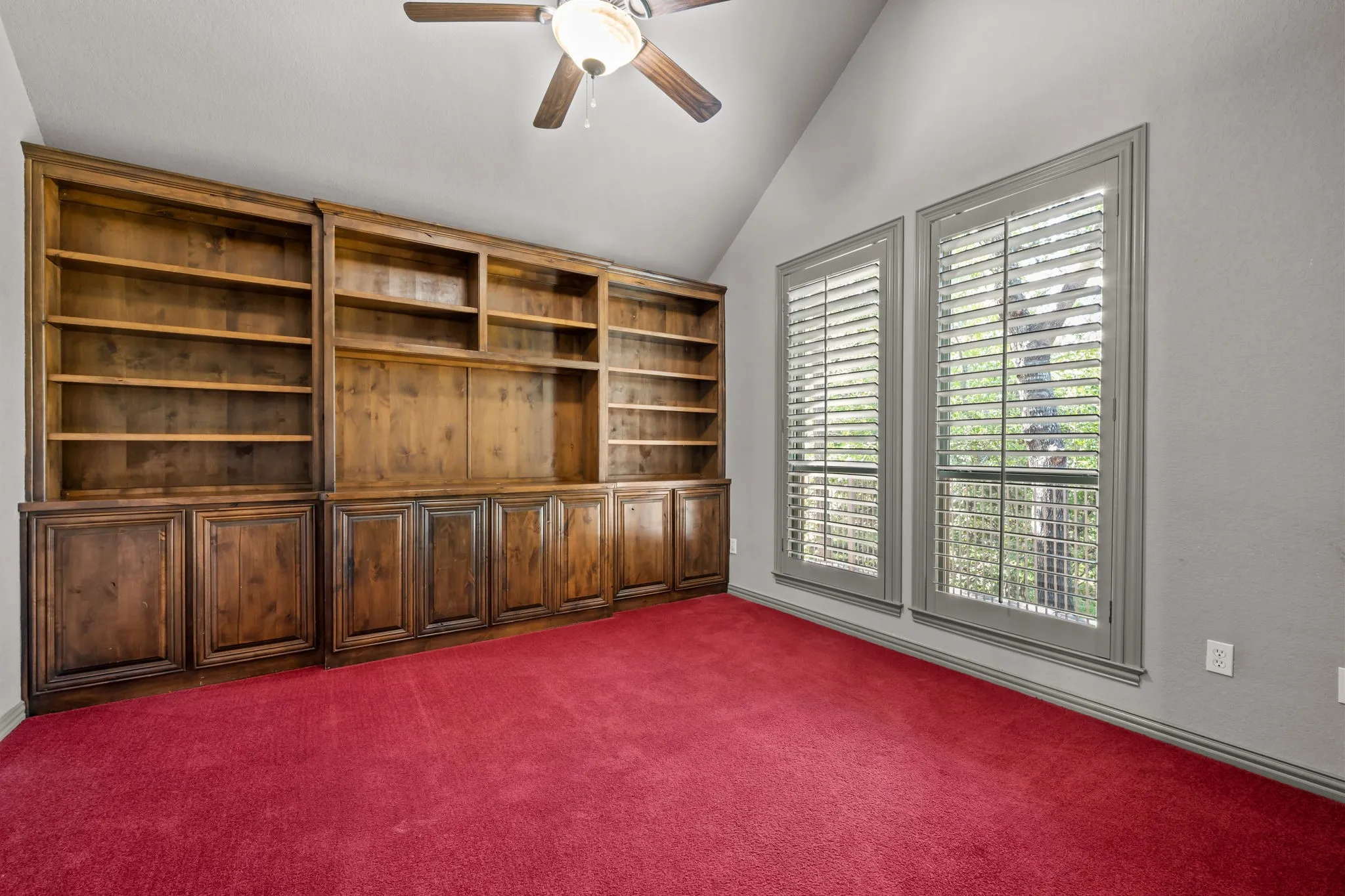 Single Family Residence For Sale in Hood County , 6318 Sonora Drive, Granbury, Texas 76049, 3 Bedroom, 3 Bathroom, 3 Garage spaces, 2,921 Sqft, built in 2006, mls#21397488, Real Estate Agent in Granbury, Homes For Sale in Hood county, Homes For Sale in Granbury, Realtor in Granbury Texas, Real Estate Brokerage Independent Realty Texas, Luminita Cordes Realtor
