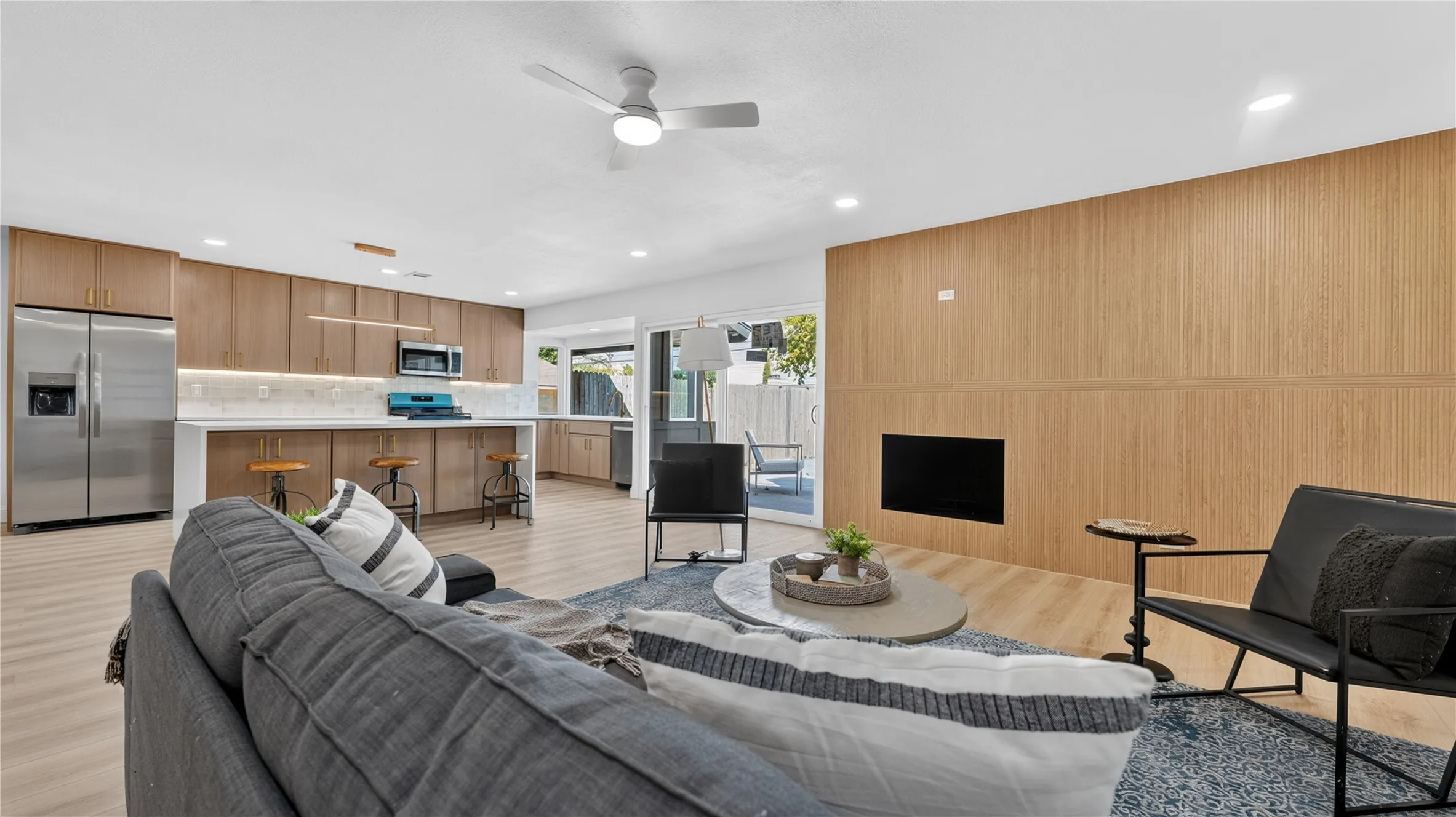 Single Family Residence For Rent in Dallas County , 3757 Blue Trace Lane, Farmers Branch, Texas 75244, 4 Bedroom, 2 Bathroom, 2 Garage spaces, 2,341 Sqft, built in 1969, mls#21397565, Real Estate Agent in Farmers Branch, Homes For Rent in Dallas county, Homes For Rent in Farmers Branch, Realtor in Farmers Branch Texas, Real Estate Brokerage Independent Realty Texas, Luminita Cordes Realtor