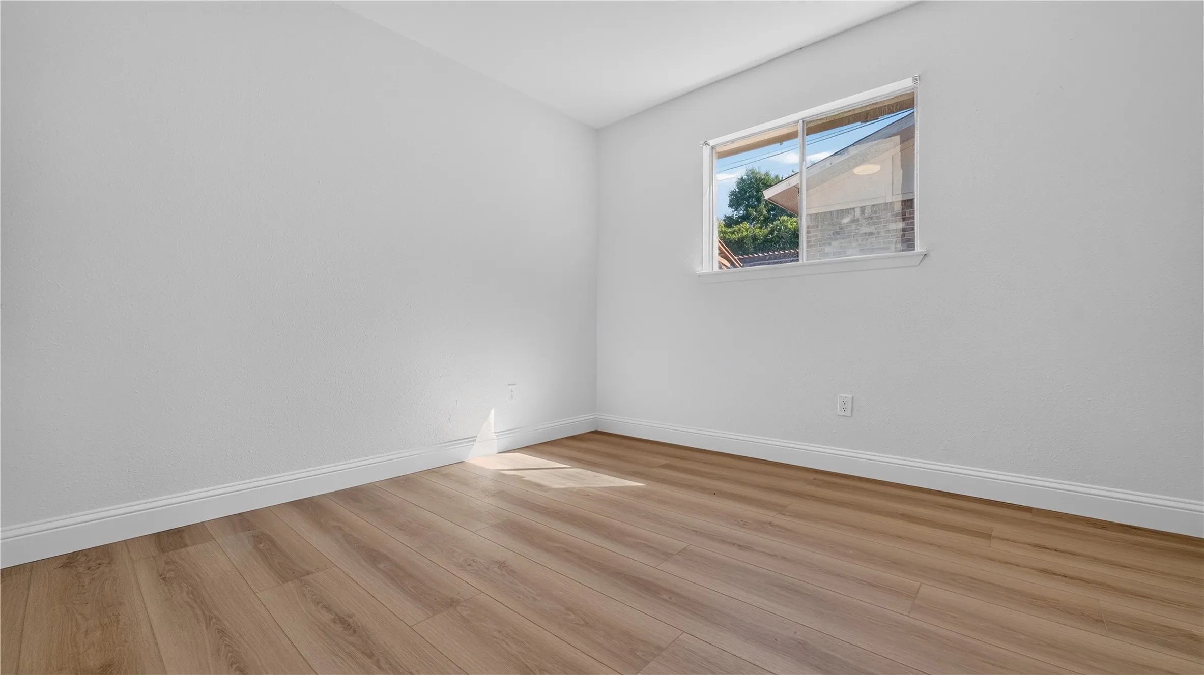 Single Family Residence For Rent in Dallas County , 3757 Blue Trace Lane, Farmers Branch, Texas 75244, 4 Bedroom, 2 Bathroom, 2 Garage spaces, 2,341 Sqft, built in 1969, mls#21397565, Real Estate Agent in Farmers Branch, Homes For Rent in Dallas county, Homes For Rent in Farmers Branch, Realtor in Farmers Branch Texas, Real Estate Brokerage Independent Realty Texas, Luminita Cordes Realtor