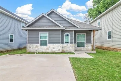 Single Family Residence For Rent in Grayson County , 426 W Coffin Street, Denison, Texas 75020, 3 Bedroom, 2 Bathroom, Garage spaces, 1,205 Sqft, built in 2021, mls#21397601, Real Estate Agent in Denison, Homes For Rent in Grayson county, Homes For Rent in Denison, Realtor in Denison Texas, Real Estate Brokerage Independent Realty Texas, Luminita Cordes Realtor