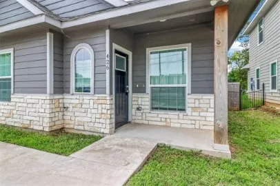 Single Family Residence For Rent in Grayson County , 426 W Coffin Street, Denison, Texas 75020, 3 Bedroom, 2 Bathroom, Garage spaces, 1,205 Sqft, built in 2021, mls#21397601, Real Estate Agent in Denison, Homes For Rent in Grayson county, Homes For Rent in Denison, Realtor in Denison Texas, Real Estate Brokerage Independent Realty Texas, Luminita Cordes Realtor