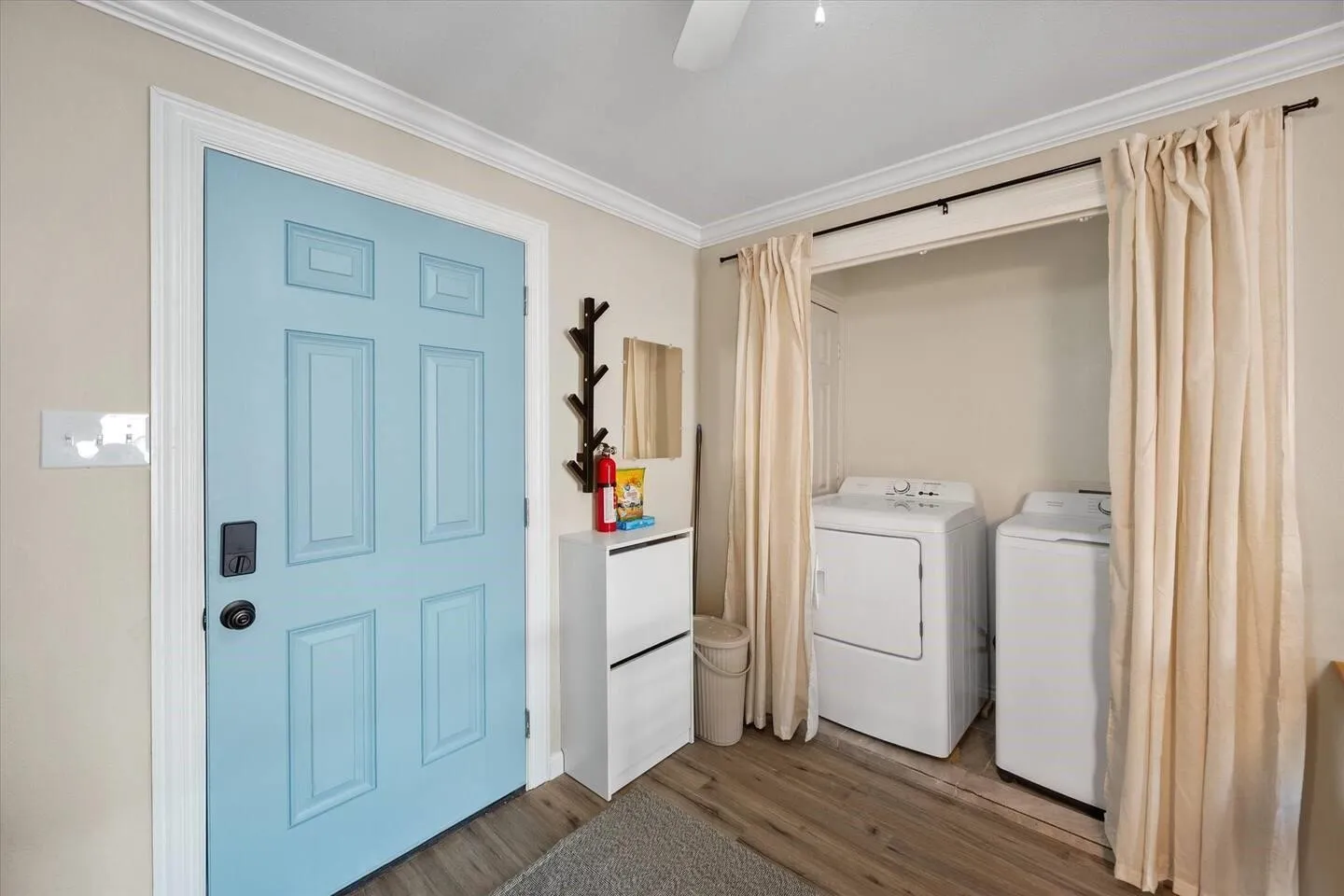 Duplex For Rent in Tarrant County , 3285 Clover Lane Street, Fort Worth, Texas 76107, 1 Bedroom, 1 Bathroom, Garage spaces, 1,247 Sqft, built in 1943, mls#21397604, Real Estate Agent in Fort Worth, Homes For Rent in Tarrant county, Homes For Rent in Fort Worth, Realtor in Fort Worth Texas, Real Estate Brokerage Independent Realty Texas, Luminita Cordes Realtor