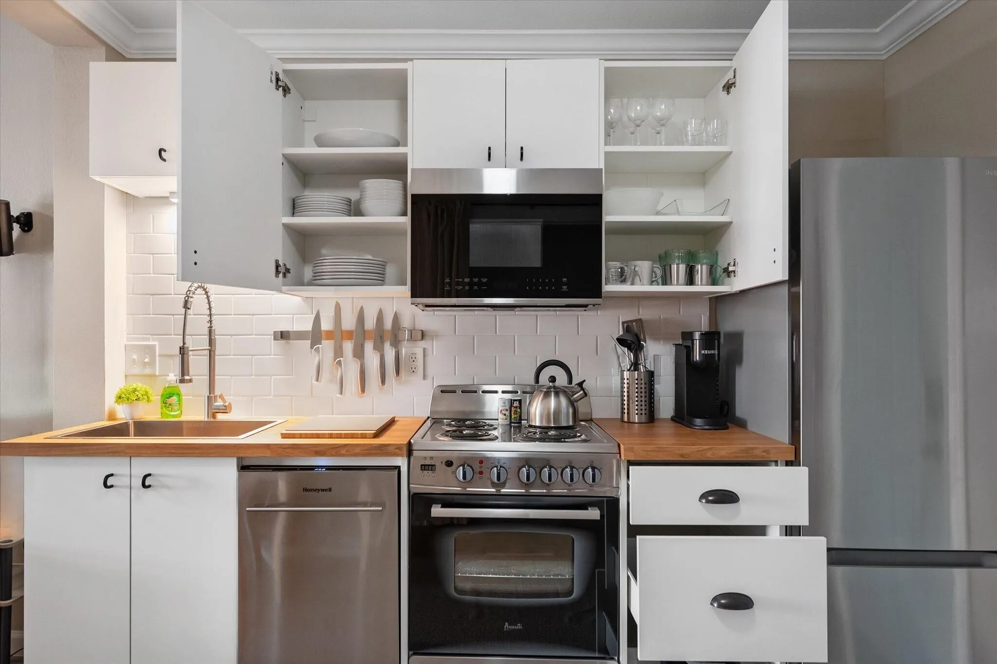 Duplex For Rent in Tarrant County , 3285 Clover Lane Street, Fort Worth, Texas 76107, 1 Bedroom, 1 Bathroom, Garage spaces, 1,247 Sqft, built in 1943, mls#21397604, Real Estate Agent in Fort Worth, Homes For Rent in Tarrant county, Homes For Rent in Fort Worth, Realtor in Fort Worth Texas, Real Estate Brokerage Independent Realty Texas, Luminita Cordes Realtor