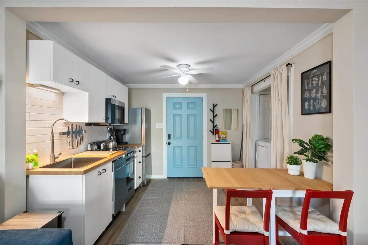 Duplex For Rent in Tarrant County , 3285 Clover Lane Street, Fort Worth, Texas 76107, 1 Bedroom, 1 Bathroom, Garage spaces, 1,247 Sqft, built in 1943, mls#21397604, Real Estate Agent in Fort Worth, Homes For Rent in Tarrant county, Homes For Rent in Fort Worth, Realtor in Fort Worth Texas, Real Estate Brokerage Independent Realty Texas, Luminita Cordes Realtor