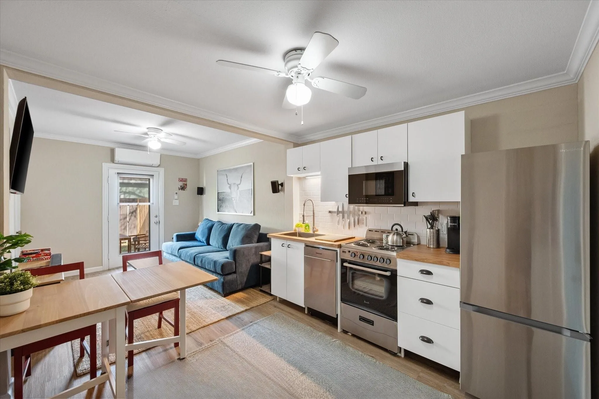 Duplex For Rent in Tarrant County , 3285 Clover Lane Street, Fort Worth, Texas 76107, 1 Bedroom, 1 Bathroom, Garage spaces, 1,247 Sqft, built in 1943, mls#21397604, Real Estate Agent in Fort Worth, Homes For Rent in Tarrant county, Homes For Rent in Fort Worth, Realtor in Fort Worth Texas, Real Estate Brokerage Independent Realty Texas, Luminita Cordes Realtor