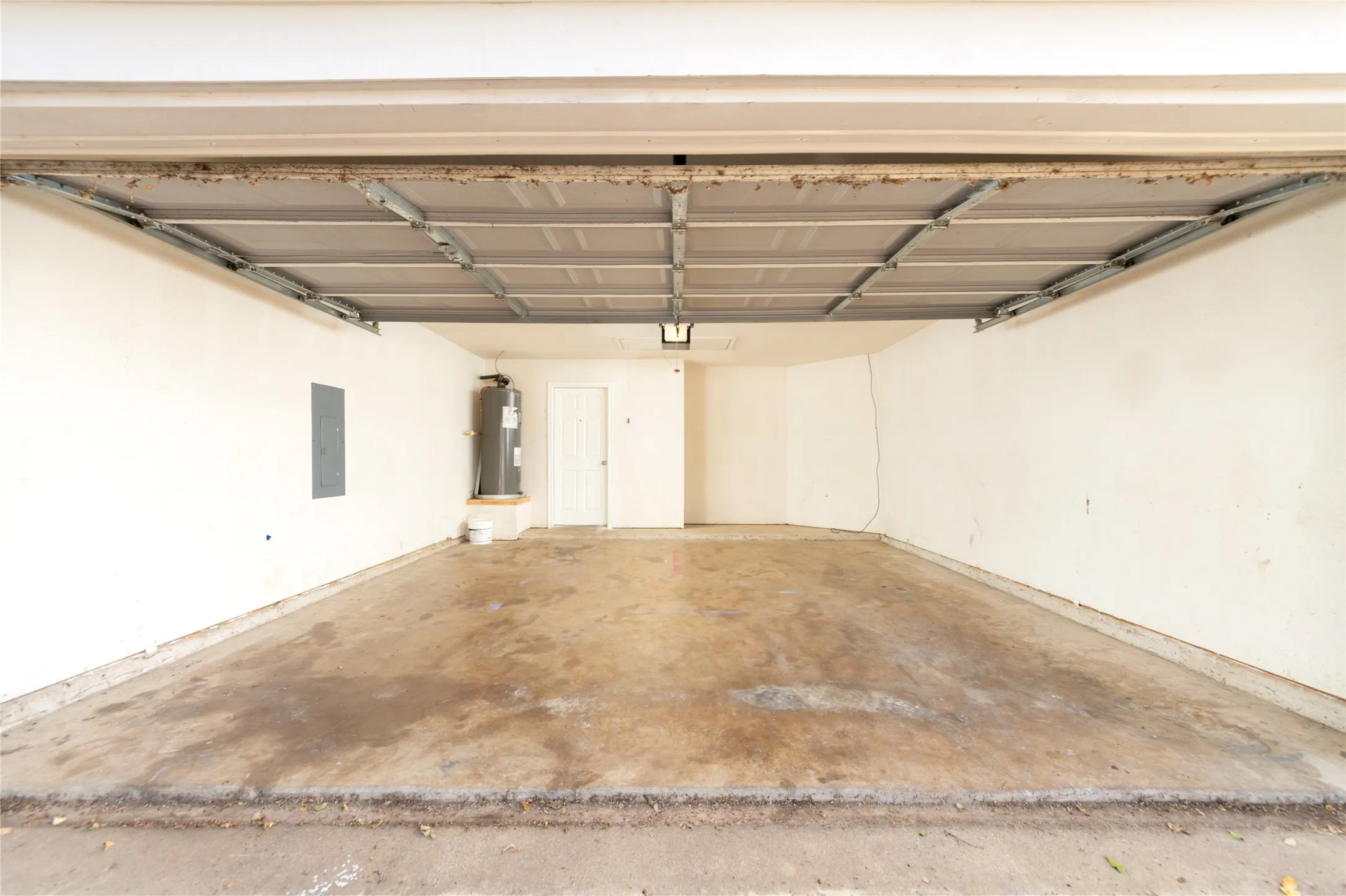 Single Family Residence For Rent in Tarrant County , 3928 Orcas Street, Fort Worth, Texas 76106, 3 Bedroom, 2 Bathroom, 2 Garage spaces, 1,410 Sqft, built in 2009, mls#21396335, Real Estate Agent in Fort Worth, Homes For Rent in Tarrant county, Homes For Rent in Fort Worth, Realtor in Fort Worth Texas, Real Estate Brokerage Independent Realty Texas, Luminita Cordes Realtor