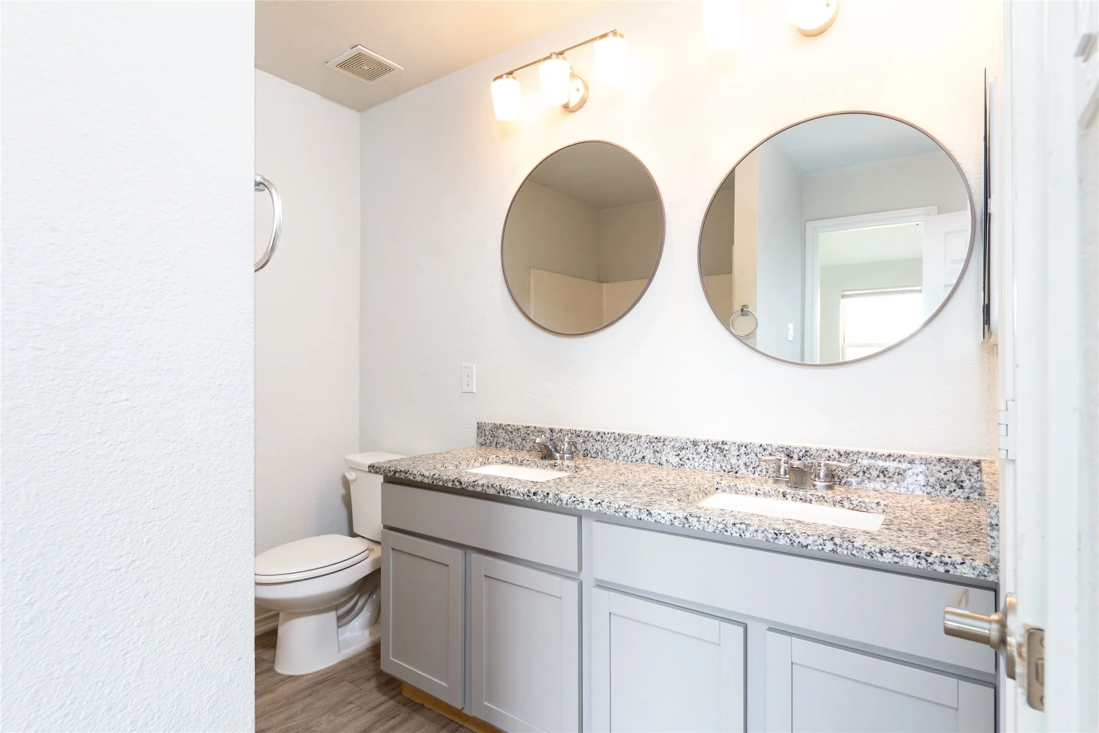 Single Family Residence For Rent in Tarrant County , 3928 Orcas Street, Fort Worth, Texas 76106, 3 Bedroom, 2 Bathroom, 2 Garage spaces, 1,410 Sqft, built in 2009, mls#21396335, Real Estate Agent in Fort Worth, Homes For Rent in Tarrant county, Homes For Rent in Fort Worth, Realtor in Fort Worth Texas, Real Estate Brokerage Independent Realty Texas, Luminita Cordes Realtor