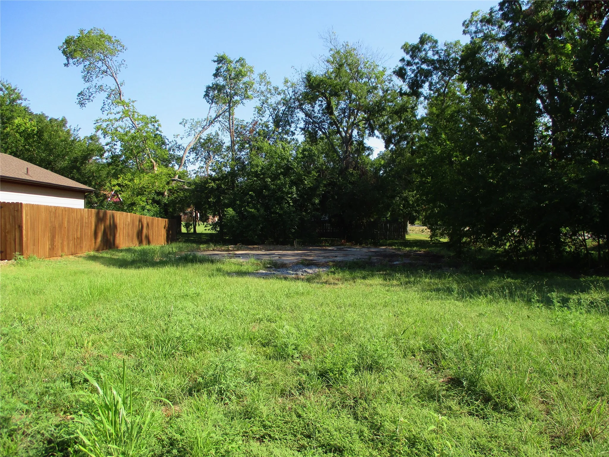 Single Family Residence For Sale in Fannin County , 809 E 7th Street, Bonham, Texas 75418, 0, 0, Garage spaces, 0 Sqft, built in 0, mls#21397544, Real Estate Agent in Bonham, Homes For Sale in Fannin county, Homes For Sale in Bonham, Realtor in Bonham Texas, Real Estate Brokerage Independent Realty Texas, Luminita Cordes Realtor