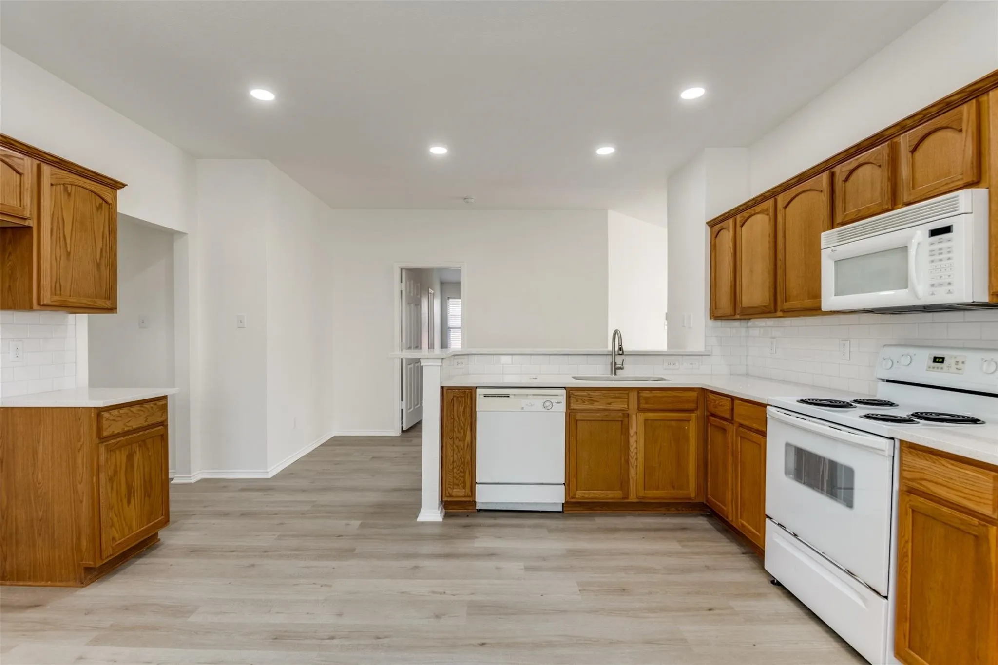 Single Family Residence For Rent in Denton County , 4153 Cherry Ridge Drive, Frisco, Texas 75035, 3 Bedroom, 2 Bathroom, 2 Garage spaces, 1,900 Sqft, built in 2004, mls#21393524, Real Estate Agent in Frisco, Homes For Rent in Denton county, Homes For Rent in Frisco, Realtor in Frisco Texas, Real Estate Brokerage Independent Realty Texas, Luminita Cordes Realtor