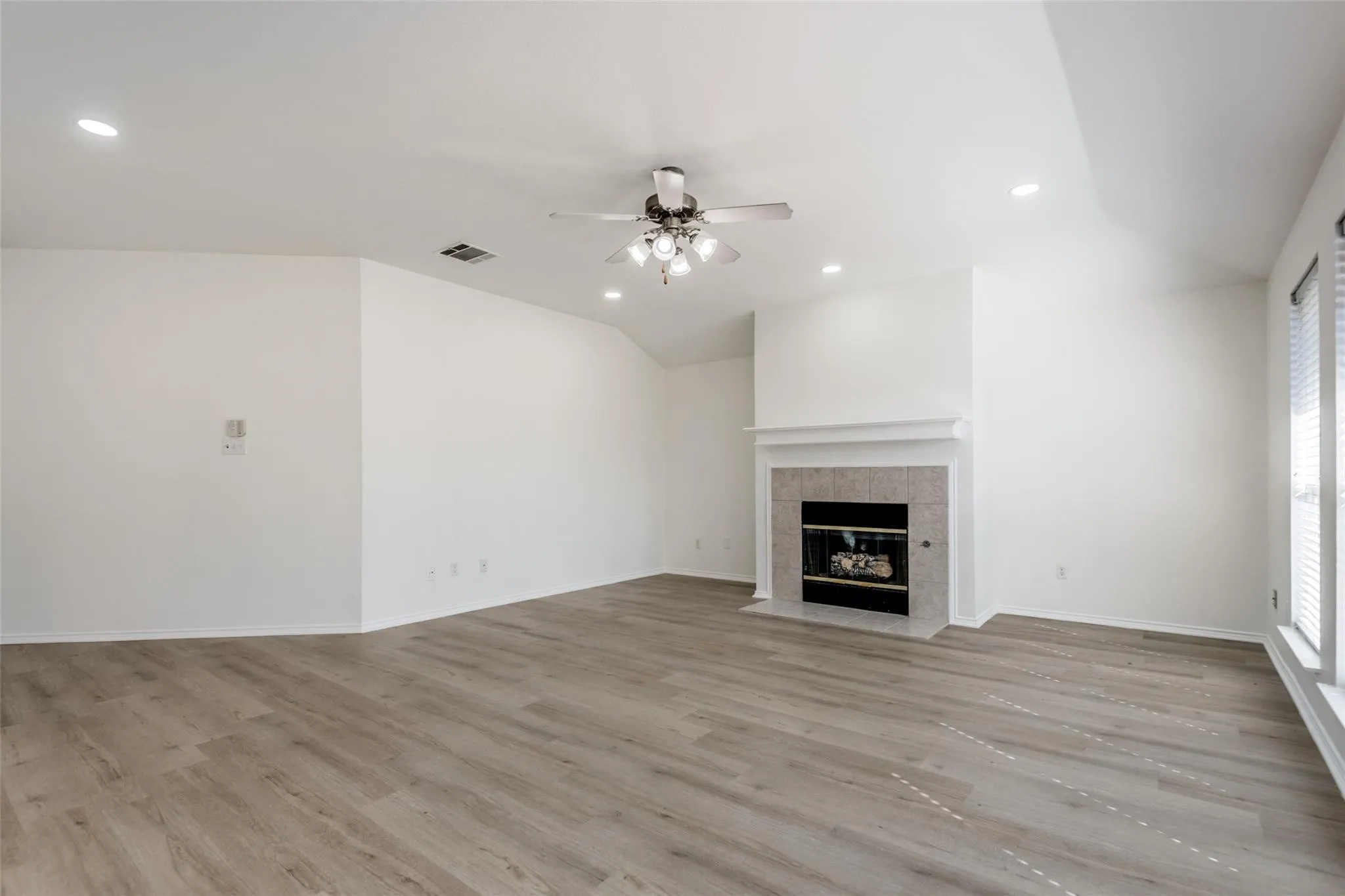 Single Family Residence For Rent in Denton County , 4153 Cherry Ridge Drive, Frisco, Texas 75035, 3 Bedroom, 2 Bathroom, 2 Garage spaces, 1,900 Sqft, built in 2004, mls#21393524, Real Estate Agent in Frisco, Homes For Rent in Denton county, Homes For Rent in Frisco, Realtor in Frisco Texas, Real Estate Brokerage Independent Realty Texas, Luminita Cordes Realtor