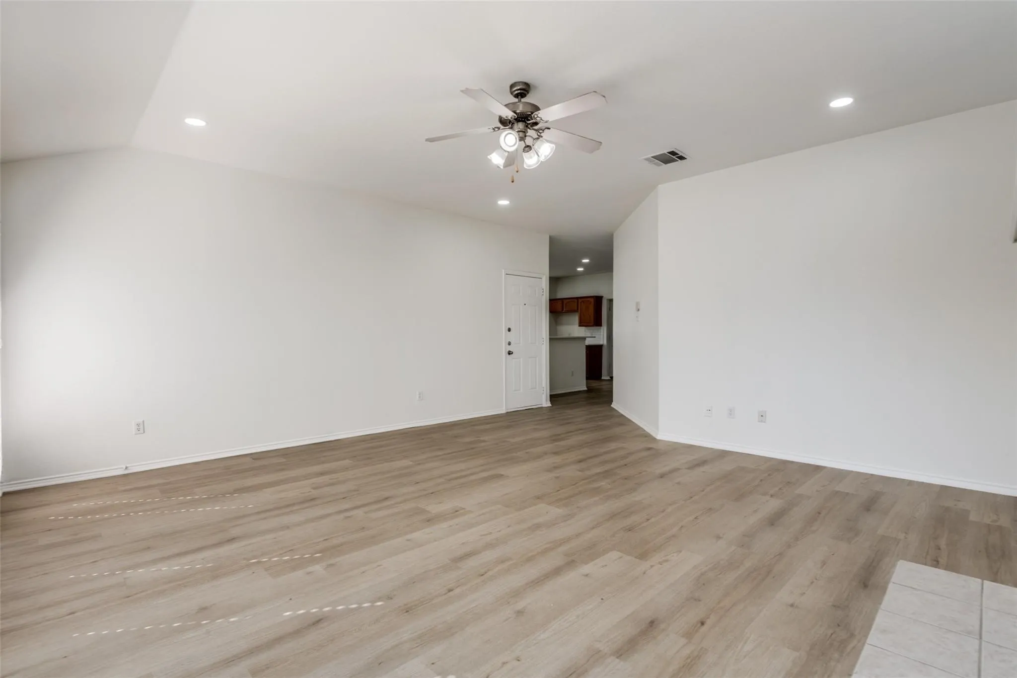Single Family Residence For Rent in Denton County , 4153 Cherry Ridge Drive, Frisco, Texas 75035, 3 Bedroom, 2 Bathroom, 2 Garage spaces, 1,900 Sqft, built in 2004, mls#21393524, Real Estate Agent in Frisco, Homes For Rent in Denton county, Homes For Rent in Frisco, Realtor in Frisco Texas, Real Estate Brokerage Independent Realty Texas, Luminita Cordes Realtor