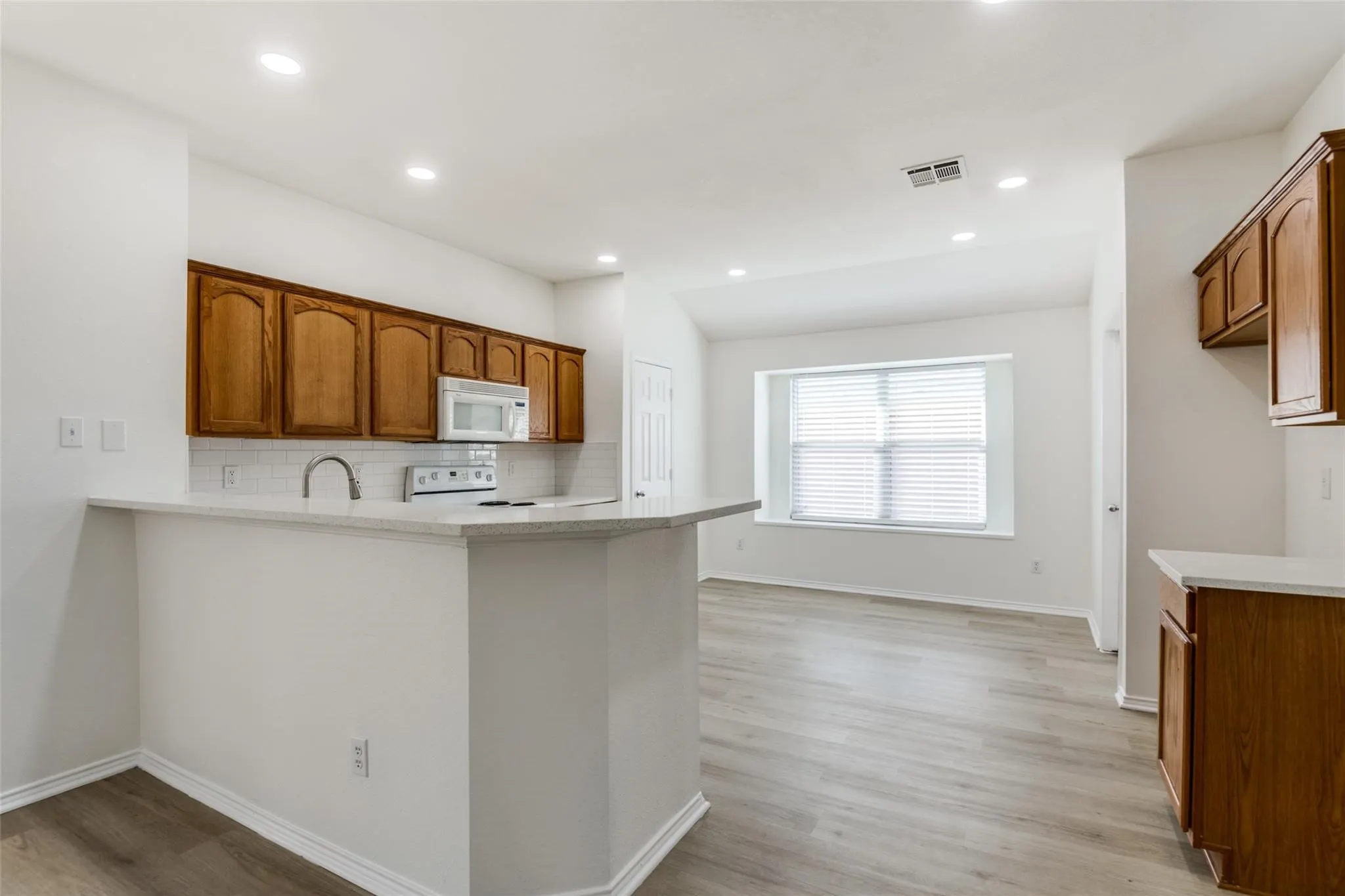 Single Family Residence For Rent in Denton County , 4153 Cherry Ridge Drive, Frisco, Texas 75035, 3 Bedroom, 2 Bathroom, 2 Garage spaces, 1,900 Sqft, built in 2004, mls#21393524, Real Estate Agent in Frisco, Homes For Rent in Denton county, Homes For Rent in Frisco, Realtor in Frisco Texas, Real Estate Brokerage Independent Realty Texas, Luminita Cordes Realtor