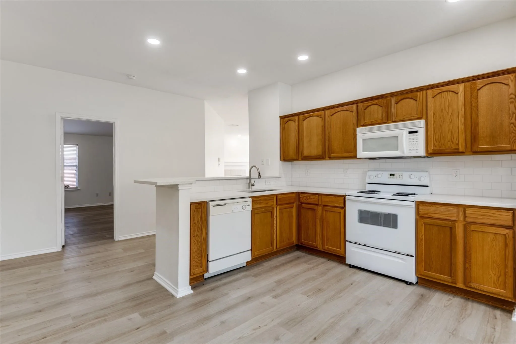 Single Family Residence For Rent in Denton County , 4153 Cherry Ridge Drive, Frisco, Texas 75035, 3 Bedroom, 2 Bathroom, 2 Garage spaces, 1,900 Sqft, built in 2004, mls#21393524, Real Estate Agent in Frisco, Homes For Rent in Denton county, Homes For Rent in Frisco, Realtor in Frisco Texas, Real Estate Brokerage Independent Realty Texas, Luminita Cordes Realtor