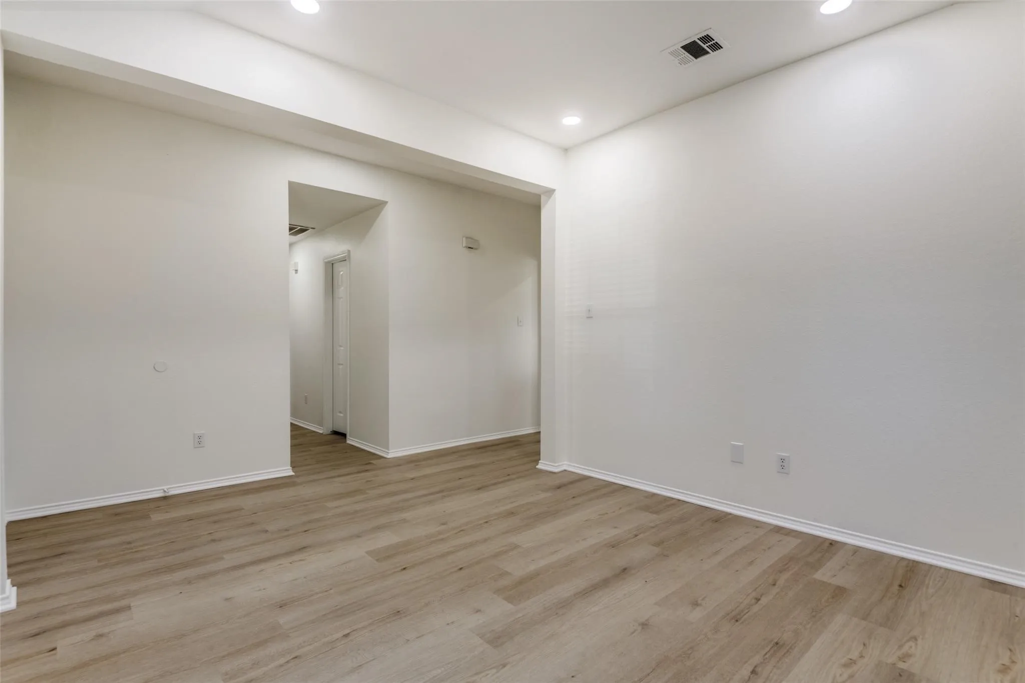 Single Family Residence For Rent in Denton County , 4153 Cherry Ridge Drive, Frisco, Texas 75035, 3 Bedroom, 2 Bathroom, 2 Garage spaces, 1,900 Sqft, built in 2004, mls#21393524, Real Estate Agent in Frisco, Homes For Rent in Denton county, Homes For Rent in Frisco, Realtor in Frisco Texas, Real Estate Brokerage Independent Realty Texas, Luminita Cordes Realtor