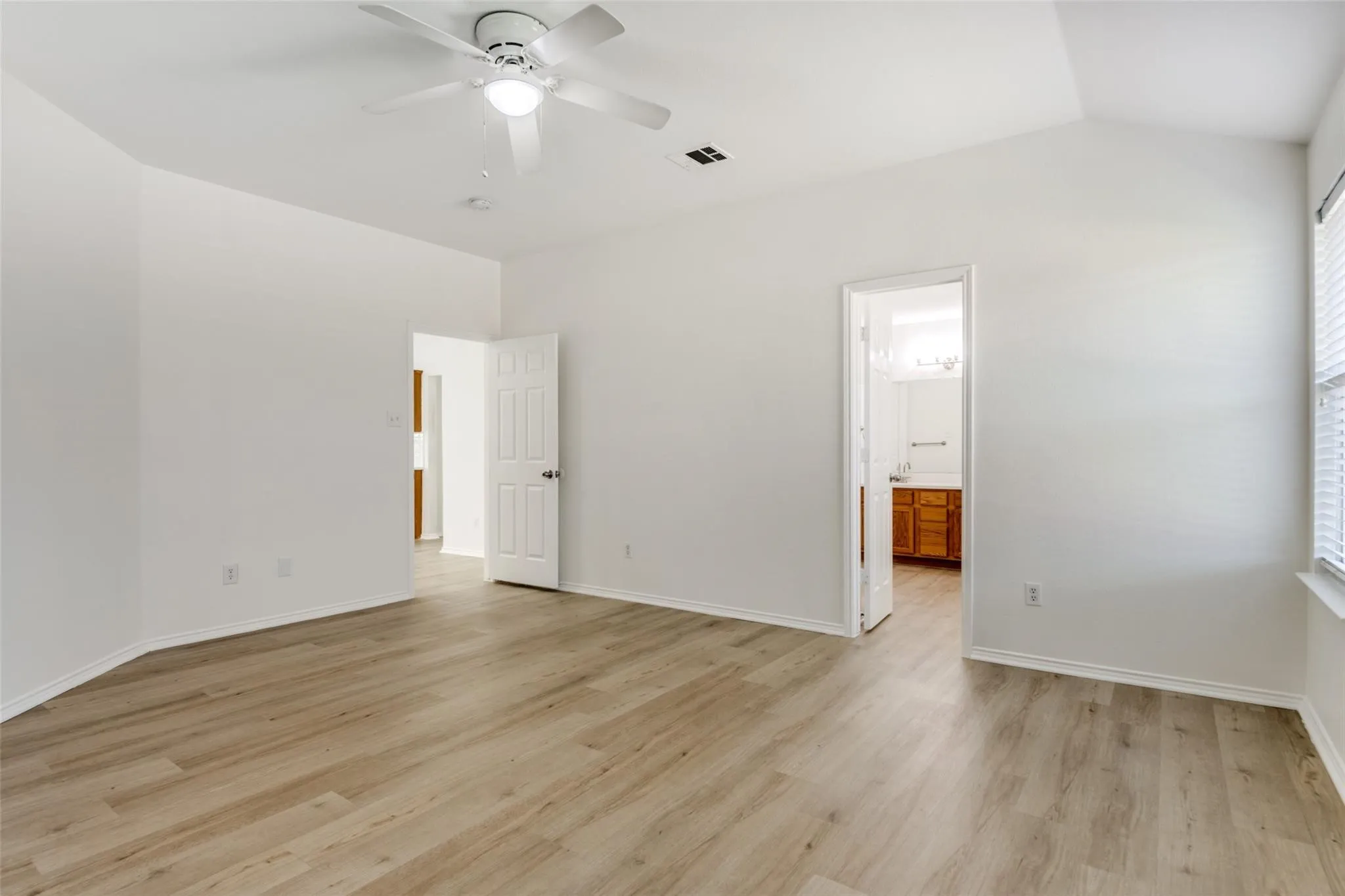 Single Family Residence For Rent in Denton County , 4153 Cherry Ridge Drive, Frisco, Texas 75035, 3 Bedroom, 2 Bathroom, 2 Garage spaces, 1,900 Sqft, built in 2004, mls#21393524, Real Estate Agent in Frisco, Homes For Rent in Denton county, Homes For Rent in Frisco, Realtor in Frisco Texas, Real Estate Brokerage Independent Realty Texas, Luminita Cordes Realtor