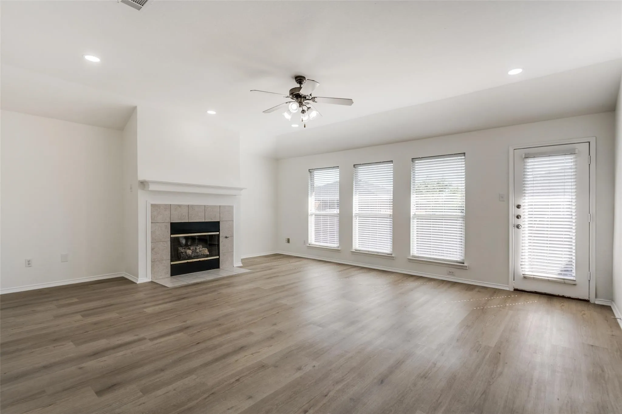 Single Family Residence For Rent in Denton County , 4153 Cherry Ridge Drive, Frisco, Texas 75035, 3 Bedroom, 2 Bathroom, 2 Garage spaces, 1,900 Sqft, built in 2004, mls#21393524, Real Estate Agent in Frisco, Homes For Rent in Denton county, Homes For Rent in Frisco, Realtor in Frisco Texas, Real Estate Brokerage Independent Realty Texas, Luminita Cordes Realtor
