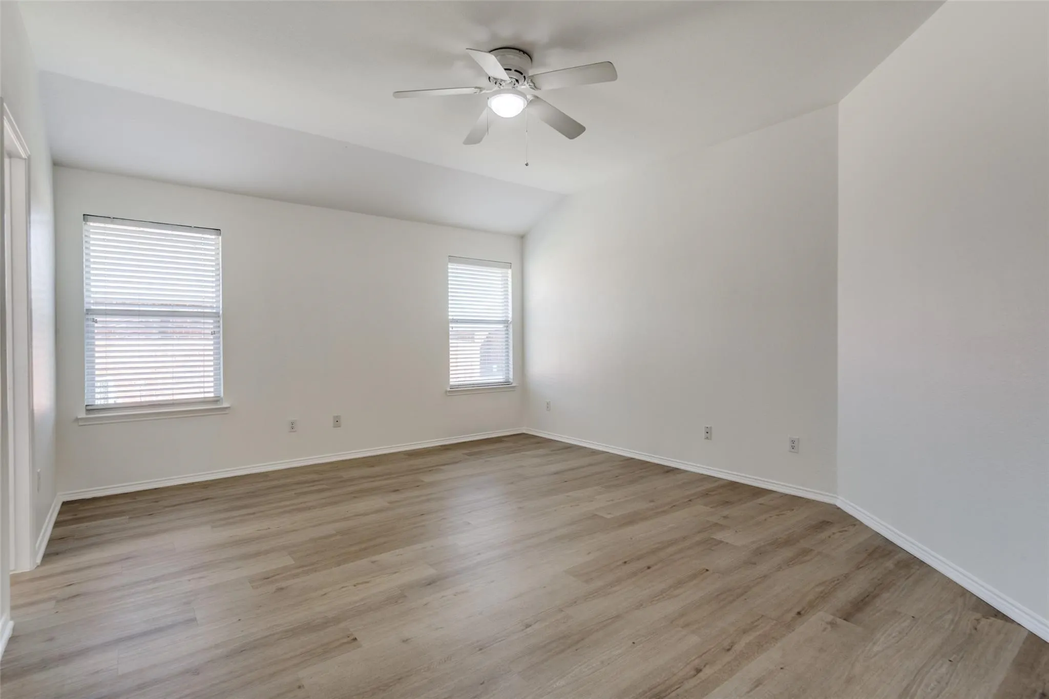 Single Family Residence For Rent in Denton County , 4153 Cherry Ridge Drive, Frisco, Texas 75035, 3 Bedroom, 2 Bathroom, 2 Garage spaces, 1,900 Sqft, built in 2004, mls#21393524, Real Estate Agent in Frisco, Homes For Rent in Denton county, Homes For Rent in Frisco, Realtor in Frisco Texas, Real Estate Brokerage Independent Realty Texas, Luminita Cordes Realtor