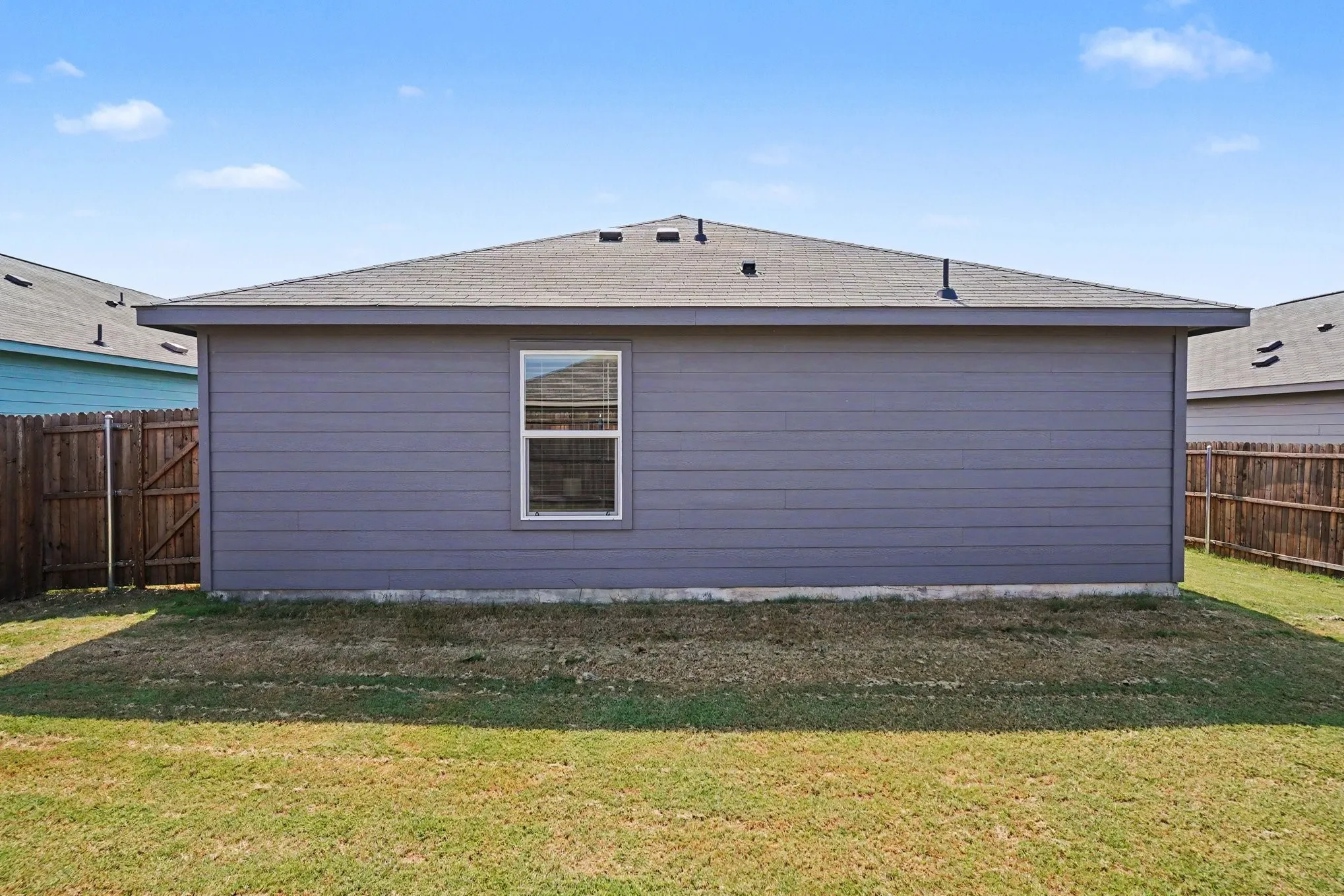Single Family Residence For Sale in Wise County , 11722 Glorietta Road, Rhome, Texas 76078, 3 Bedroom, 2 Bathroom, 2 Garage spaces, 1,266 Sqft, built in 2024, mls#21397421, Real Estate Agent in Rhome, Homes For Sale in Wise county, Homes For Sale in Rhome, Realtor in Rhome Texas, Real Estate Brokerage Independent Realty Texas, Luminita Cordes Realtor