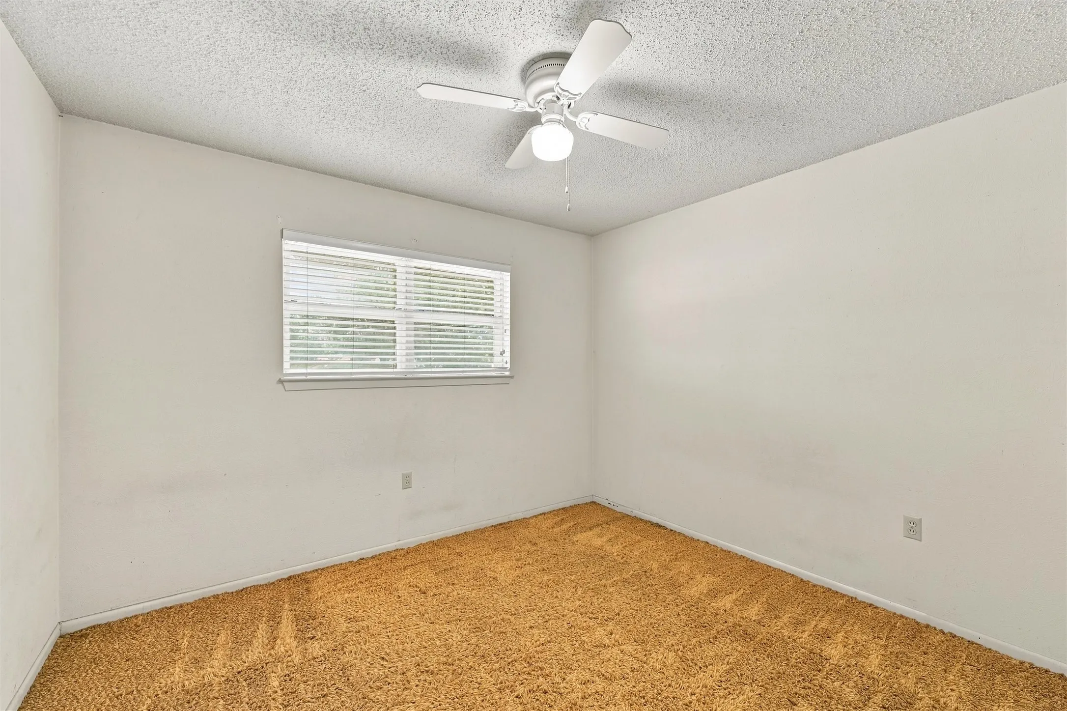 Single Family Residence For Sale in Mc Lennan County , 9325 Bryce Drive, Woodway, Texas 76712, 3 Bedroom, 2 Bathroom, 1 Garage spaces, 2,221 Sqft, built in 1971, mls#21397496, Real Estate Agent in Woodway, Homes For Sale in Mc Lennan county, Homes For Sale in Woodway, Realtor in Woodway Texas, Real Estate Brokerage Independent Realty Texas, Luminita Cordes Realtor