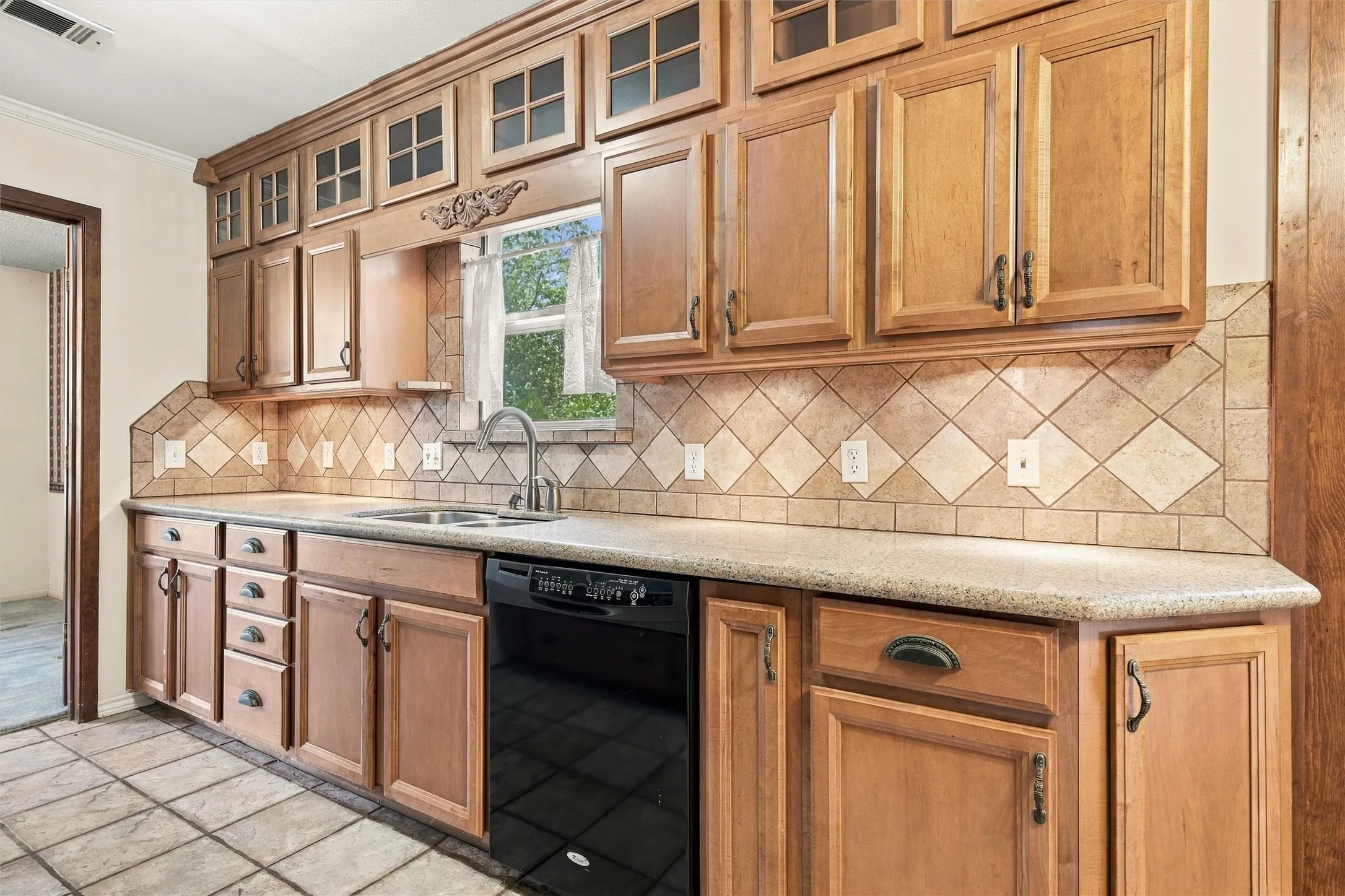 Single Family Residence For Sale in Mc Lennan County , 9325 Bryce Drive, Woodway, Texas 76712, 3 Bedroom, 2 Bathroom, 1 Garage spaces, 2,221 Sqft, built in 1971, mls#21397496, Real Estate Agent in Woodway, Homes For Sale in Mc Lennan county, Homes For Sale in Woodway, Realtor in Woodway Texas, Real Estate Brokerage Independent Realty Texas, Luminita Cordes Realtor