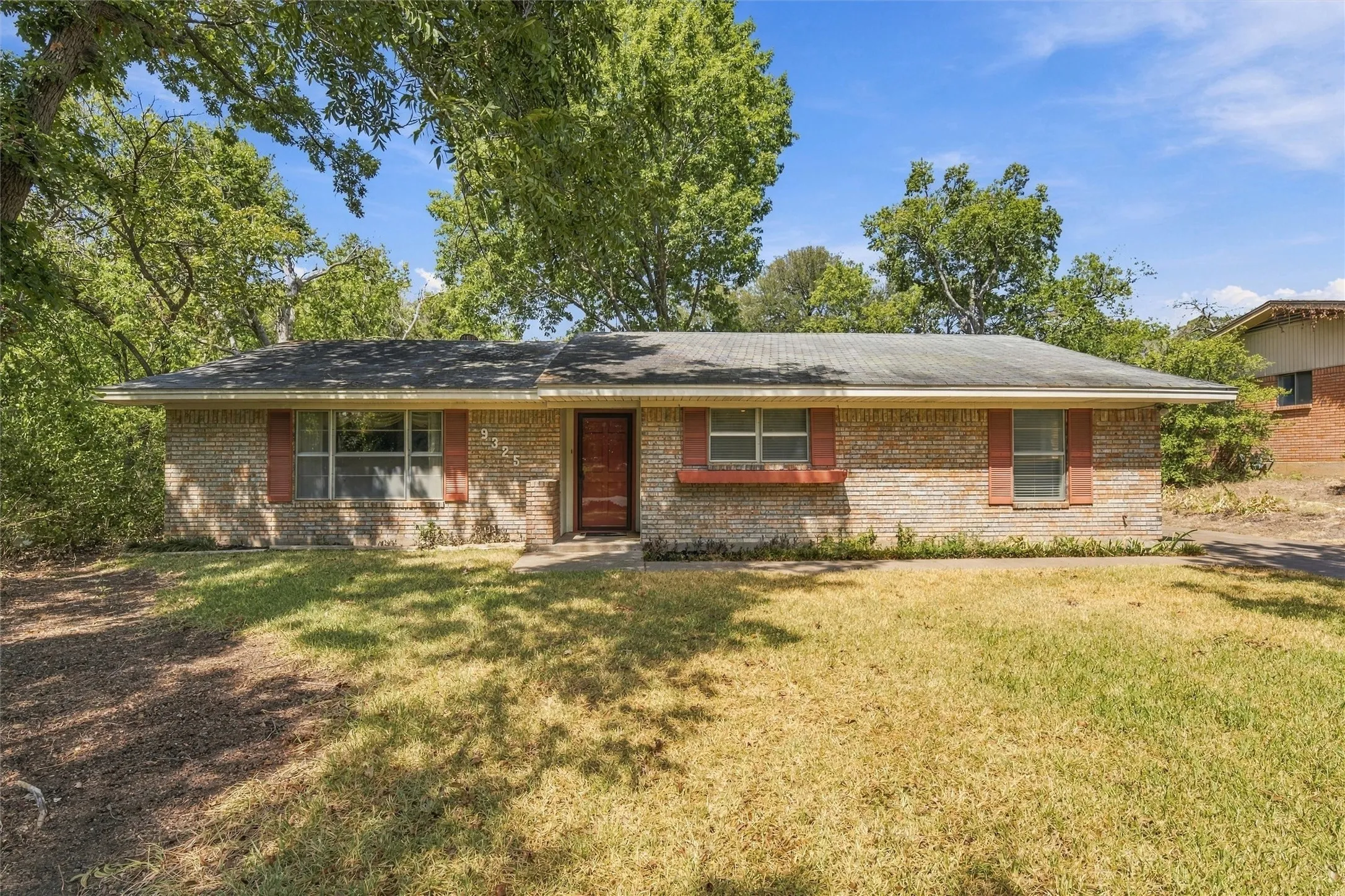 Single Family Residence For Sale in Mc Lennan County , 9325 Bryce Drive, Woodway, Texas 76712, 3 Bedroom, 2 Bathroom, 1 Garage spaces, 2,221 Sqft, built in 1971, mls#21397496, Real Estate Agent in Woodway, Homes For Sale in Mc Lennan county, Homes For Sale in Woodway, Realtor in Woodway Texas, Real Estate Brokerage Independent Realty Texas, Luminita Cordes Realtor