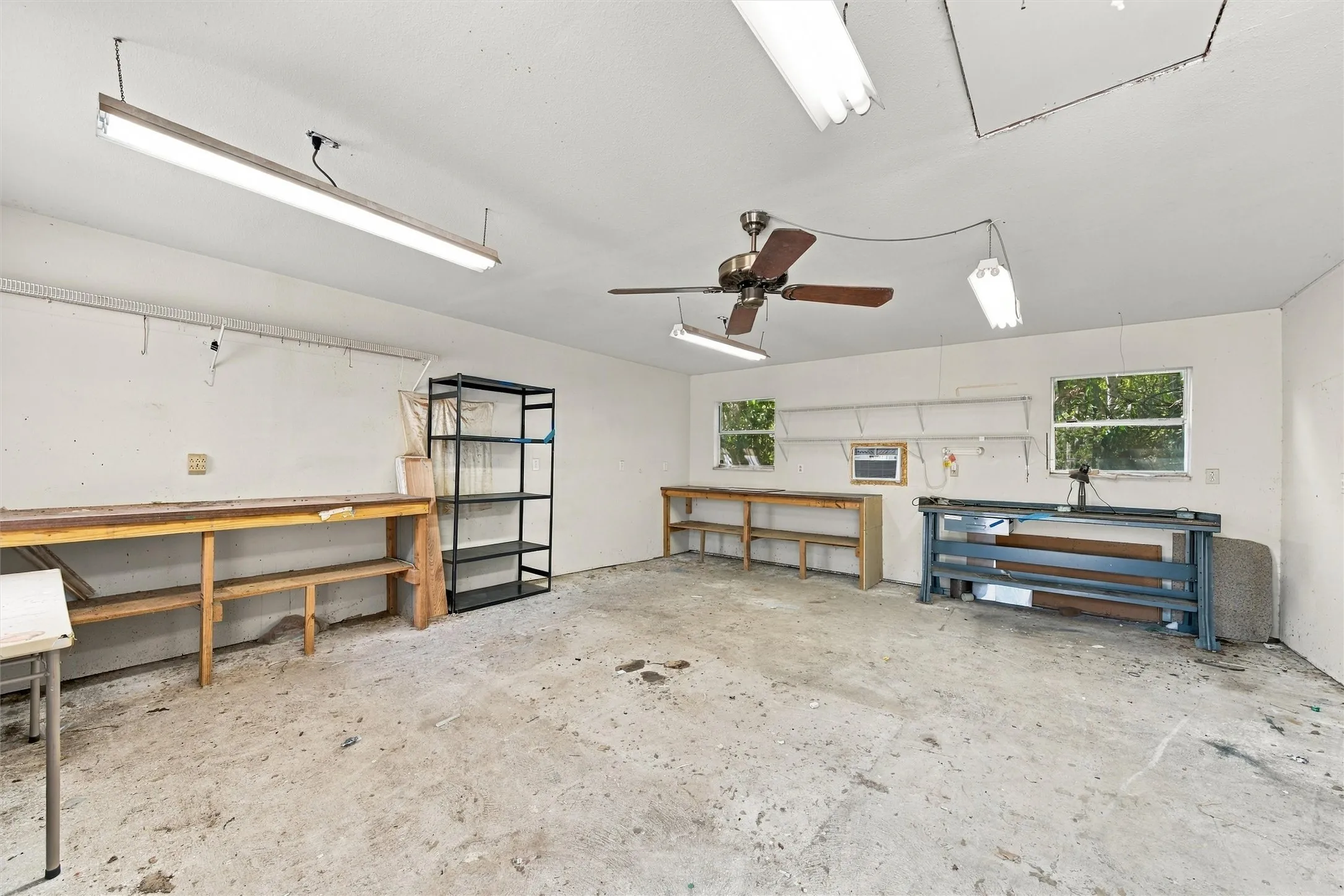 Single Family Residence For Sale in Mc Lennan County , 9325 Bryce Drive, Woodway, Texas 76712, 3 Bedroom, 2 Bathroom, 1 Garage spaces, 2,221 Sqft, built in 1971, mls#21397496, Real Estate Agent in Woodway, Homes For Sale in Mc Lennan county, Homes For Sale in Woodway, Realtor in Woodway Texas, Real Estate Brokerage Independent Realty Texas, Luminita Cordes Realtor