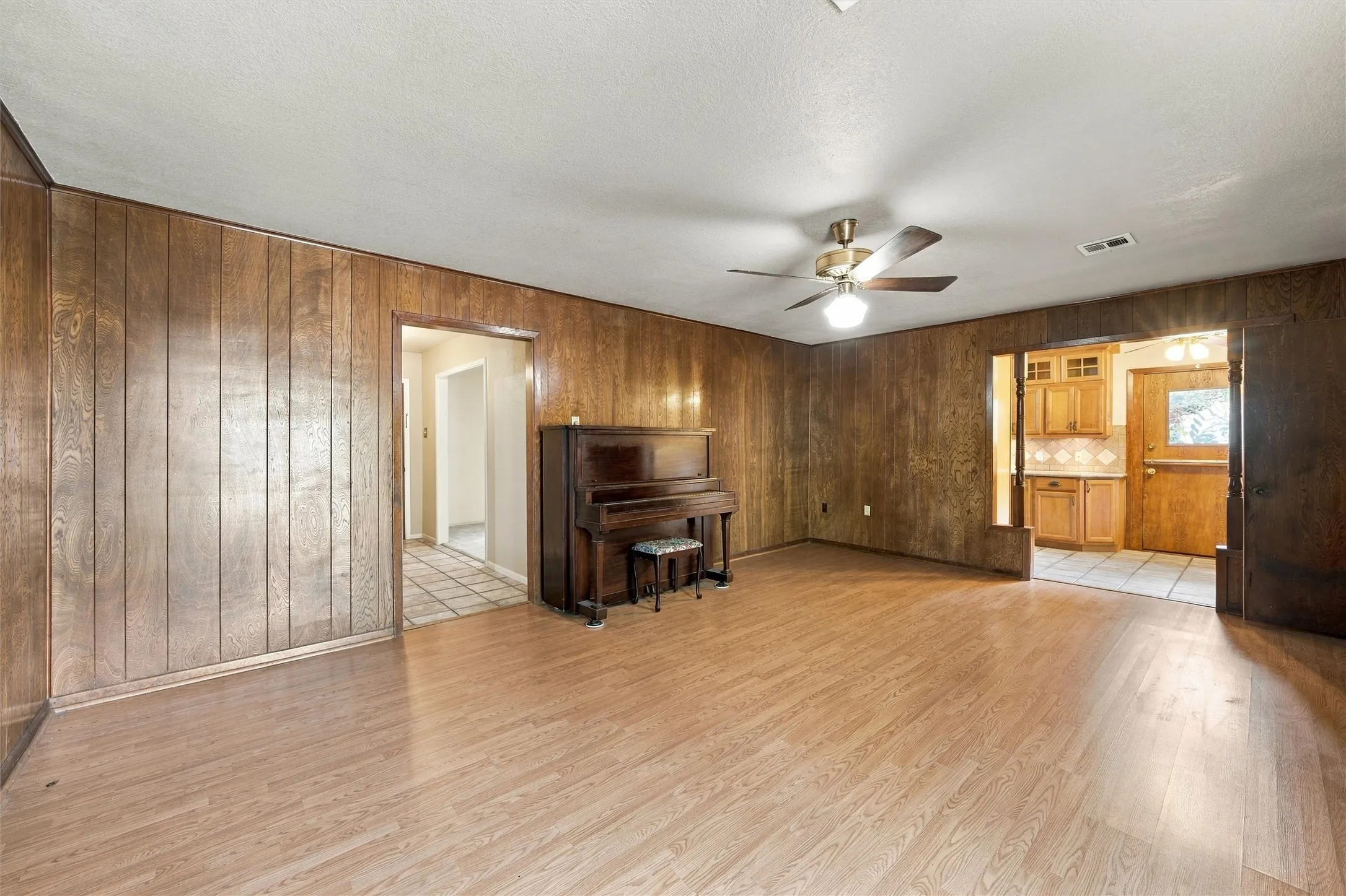 Single Family Residence For Sale in Mc Lennan County , 9325 Bryce Drive, Woodway, Texas 76712, 3 Bedroom, 2 Bathroom, 1 Garage spaces, 2,221 Sqft, built in 1971, mls#21397496, Real Estate Agent in Woodway, Homes For Sale in Mc Lennan county, Homes For Sale in Woodway, Realtor in Woodway Texas, Real Estate Brokerage Independent Realty Texas, Luminita Cordes Realtor