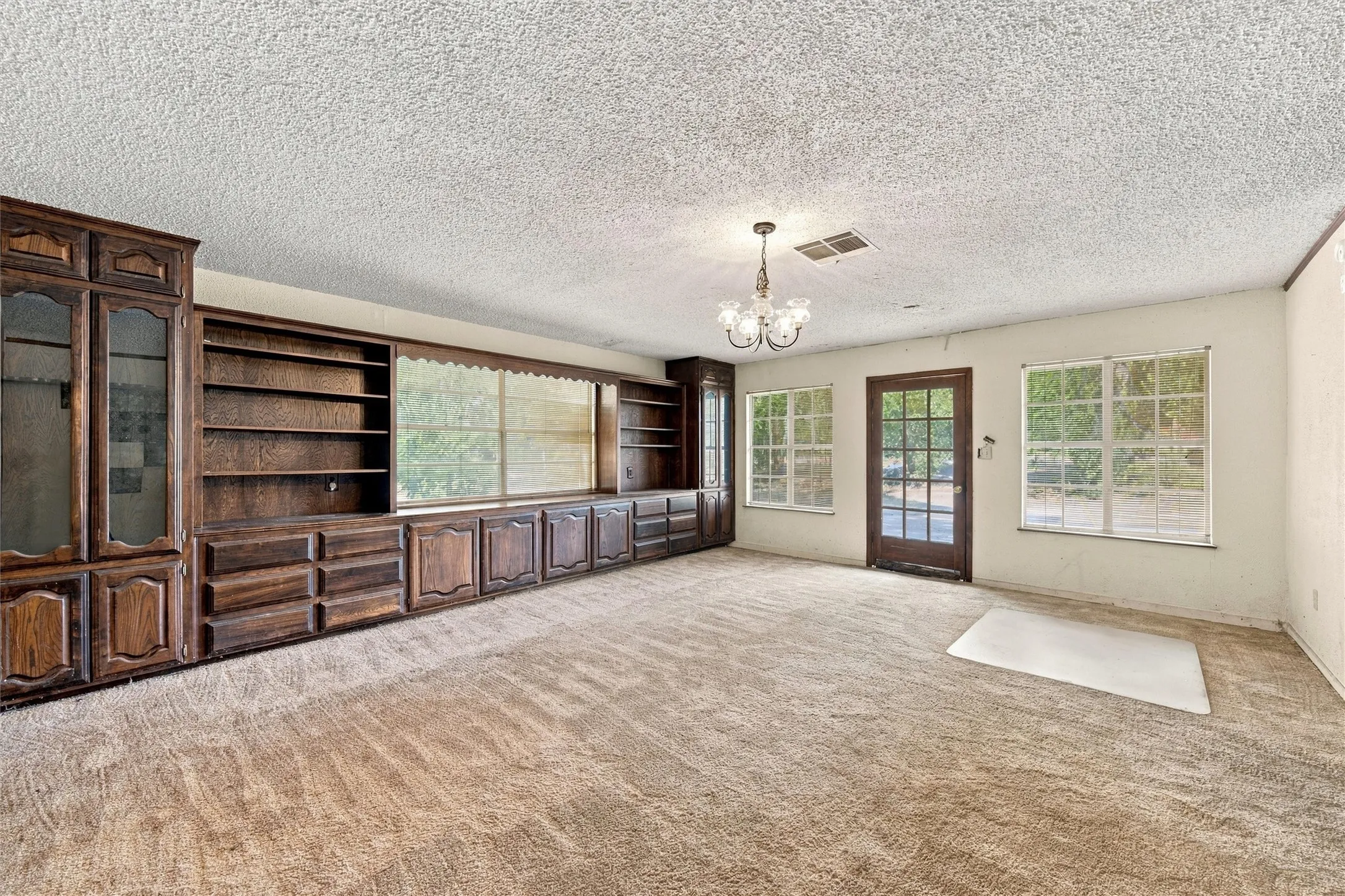Single Family Residence For Sale in Mc Lennan County , 9325 Bryce Drive, Woodway, Texas 76712, 3 Bedroom, 2 Bathroom, 1 Garage spaces, 2,221 Sqft, built in 1971, mls#21397496, Real Estate Agent in Woodway, Homes For Sale in Mc Lennan county, Homes For Sale in Woodway, Realtor in Woodway Texas, Real Estate Brokerage Independent Realty Texas, Luminita Cordes Realtor