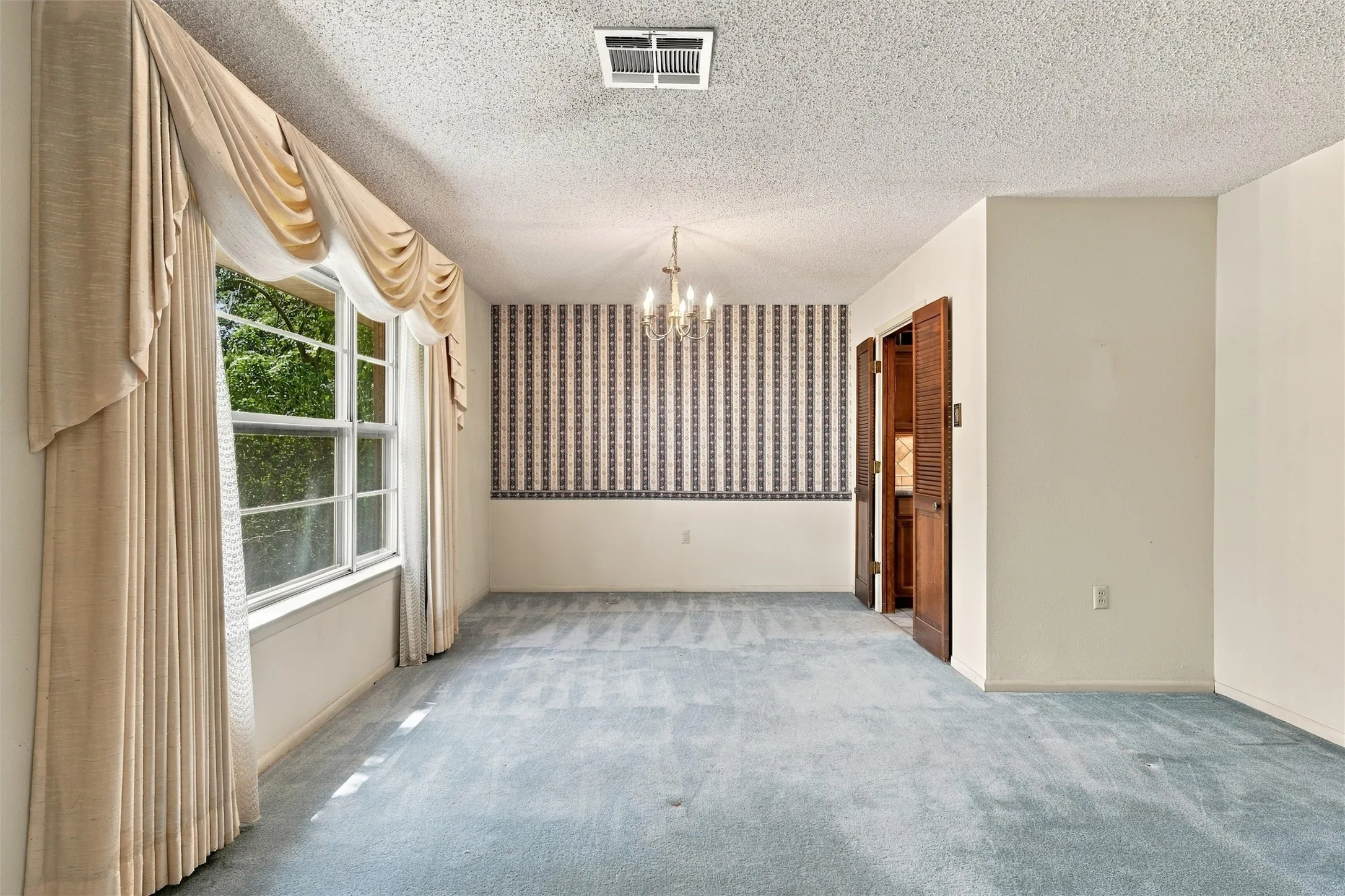 Single Family Residence For Sale in Mc Lennan County , 9325 Bryce Drive, Woodway, Texas 76712, 3 Bedroom, 2 Bathroom, 1 Garage spaces, 2,221 Sqft, built in 1971, mls#21397496, Real Estate Agent in Woodway, Homes For Sale in Mc Lennan county, Homes For Sale in Woodway, Realtor in Woodway Texas, Real Estate Brokerage Independent Realty Texas, Luminita Cordes Realtor