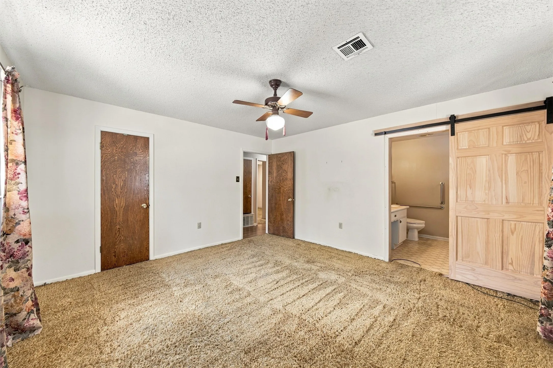Single Family Residence For Sale in Mc Lennan County , 9325 Bryce Drive, Woodway, Texas 76712, 3 Bedroom, 2 Bathroom, 1 Garage spaces, 2,221 Sqft, built in 1971, mls#21397496, Real Estate Agent in Woodway, Homes For Sale in Mc Lennan county, Homes For Sale in Woodway, Realtor in Woodway Texas, Real Estate Brokerage Independent Realty Texas, Luminita Cordes Realtor