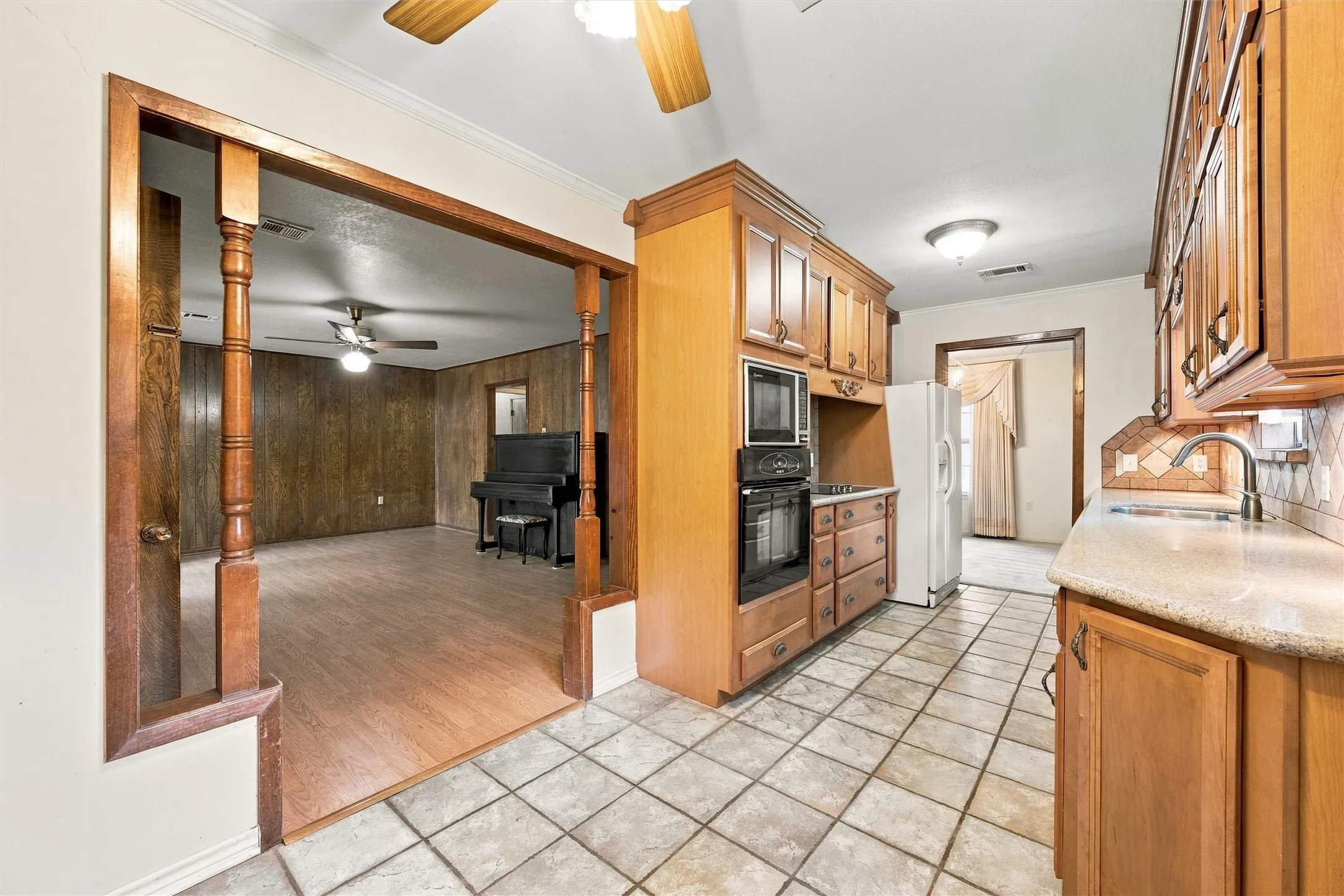 Single Family Residence For Sale in Mc Lennan County , 9325 Bryce Drive, Woodway, Texas 76712, 3 Bedroom, 2 Bathroom, 1 Garage spaces, 2,221 Sqft, built in 1971, mls#21397496, Real Estate Agent in Woodway, Homes For Sale in Mc Lennan county, Homes For Sale in Woodway, Realtor in Woodway Texas, Real Estate Brokerage Independent Realty Texas, Luminita Cordes Realtor