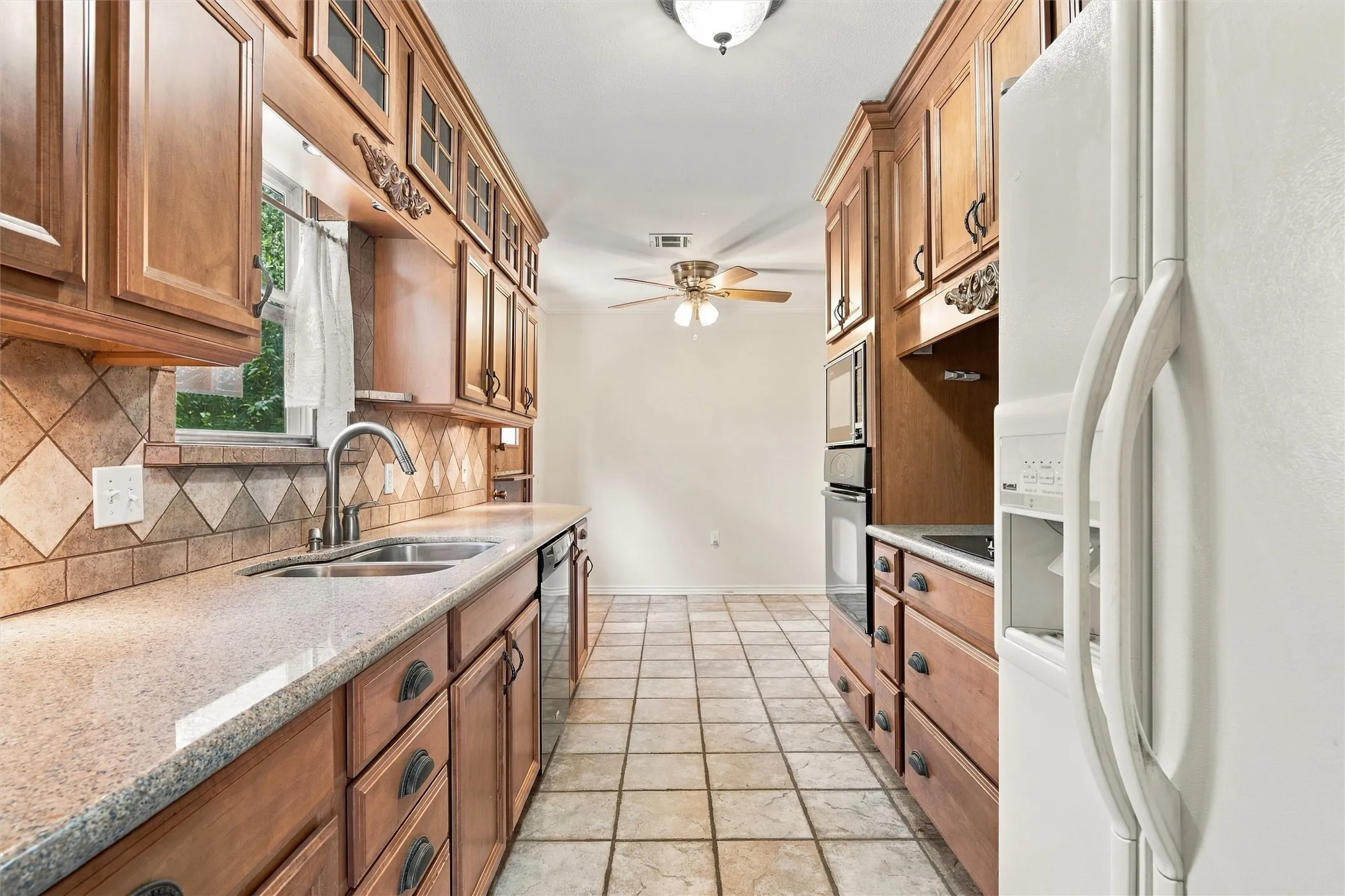 Single Family Residence For Sale in Mc Lennan County , 9325 Bryce Drive, Woodway, Texas 76712, 3 Bedroom, 2 Bathroom, 1 Garage spaces, 2,221 Sqft, built in 1971, mls#21397496, Real Estate Agent in Woodway, Homes For Sale in Mc Lennan county, Homes For Sale in Woodway, Realtor in Woodway Texas, Real Estate Brokerage Independent Realty Texas, Luminita Cordes Realtor
