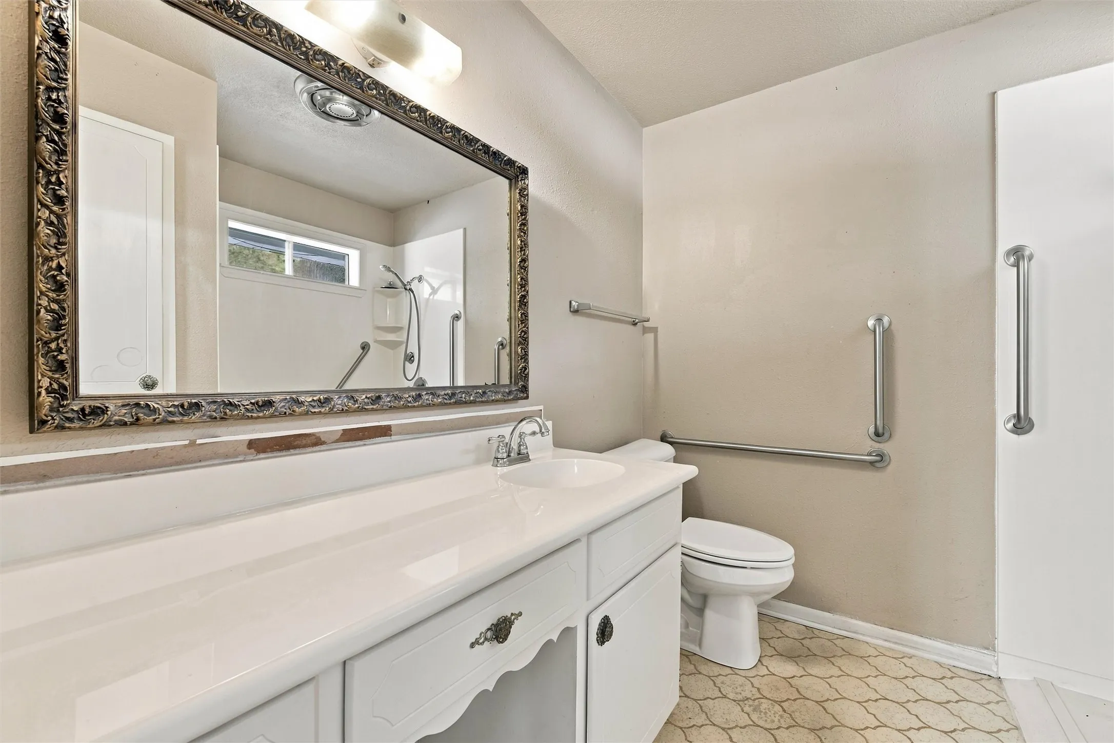 Single Family Residence For Sale in Mc Lennan County , 9325 Bryce Drive, Woodway, Texas 76712, 3 Bedroom, 2 Bathroom, 1 Garage spaces, 2,221 Sqft, built in 1971, mls#21397496, Real Estate Agent in Woodway, Homes For Sale in Mc Lennan county, Homes For Sale in Woodway, Realtor in Woodway Texas, Real Estate Brokerage Independent Realty Texas, Luminita Cordes Realtor
