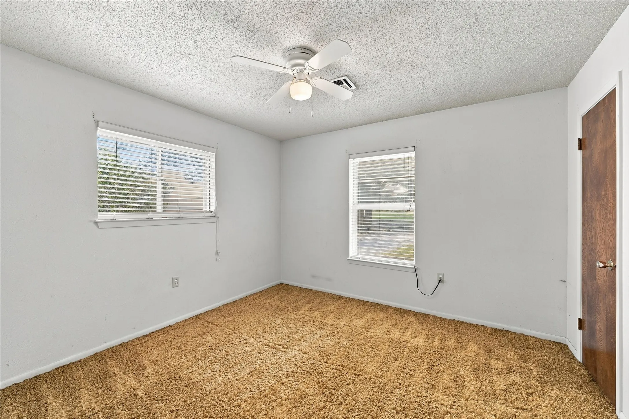 Single Family Residence For Sale in Mc Lennan County , 9325 Bryce Drive, Woodway, Texas 76712, 3 Bedroom, 2 Bathroom, 1 Garage spaces, 2,221 Sqft, built in 1971, mls#21397496, Real Estate Agent in Woodway, Homes For Sale in Mc Lennan county, Homes For Sale in Woodway, Realtor in Woodway Texas, Real Estate Brokerage Independent Realty Texas, Luminita Cordes Realtor