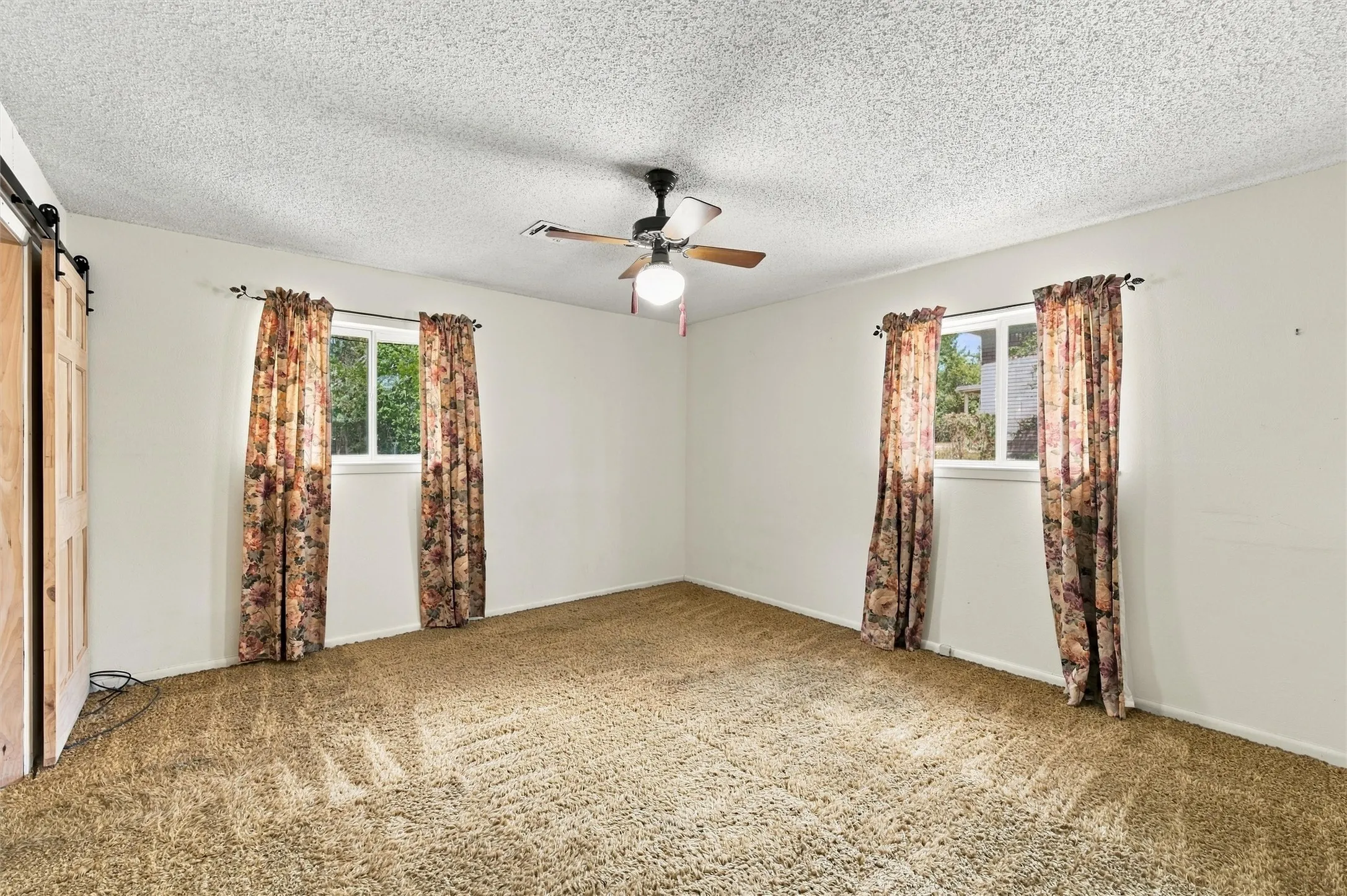 Single Family Residence For Sale in Mc Lennan County , 9325 Bryce Drive, Woodway, Texas 76712, 3 Bedroom, 2 Bathroom, 1 Garage spaces, 2,221 Sqft, built in 1971, mls#21397496, Real Estate Agent in Woodway, Homes For Sale in Mc Lennan county, Homes For Sale in Woodway, Realtor in Woodway Texas, Real Estate Brokerage Independent Realty Texas, Luminita Cordes Realtor