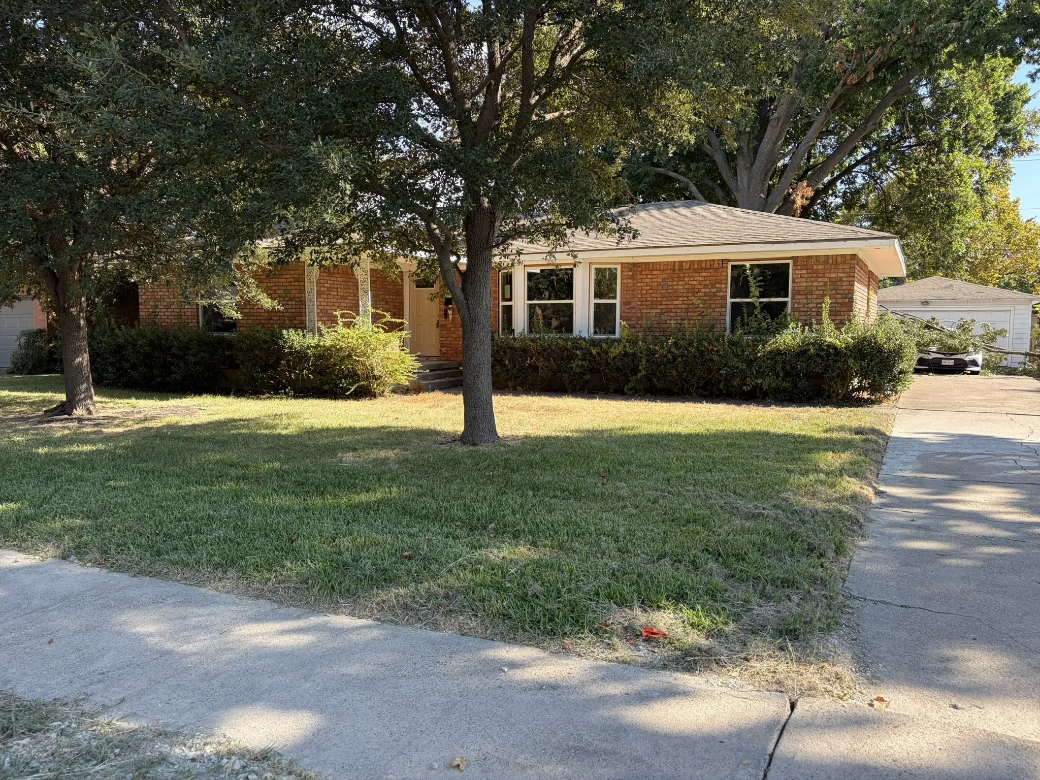 Single Family Residence For Sale in Dallas County , 2330 Mockingbird Lane, Garland, Texas 75042, 3 Bedroom, 2 Bathroom, 2 Garage spaces, 1,640 Sqft, built in 1957, mls#21397562, Real Estate Agent in Garland, Homes For Sale in Dallas county, Homes For Sale in Garland, Realtor in Garland Texas, Real Estate Brokerage Independent Realty Texas, Luminita Cordes Realtor