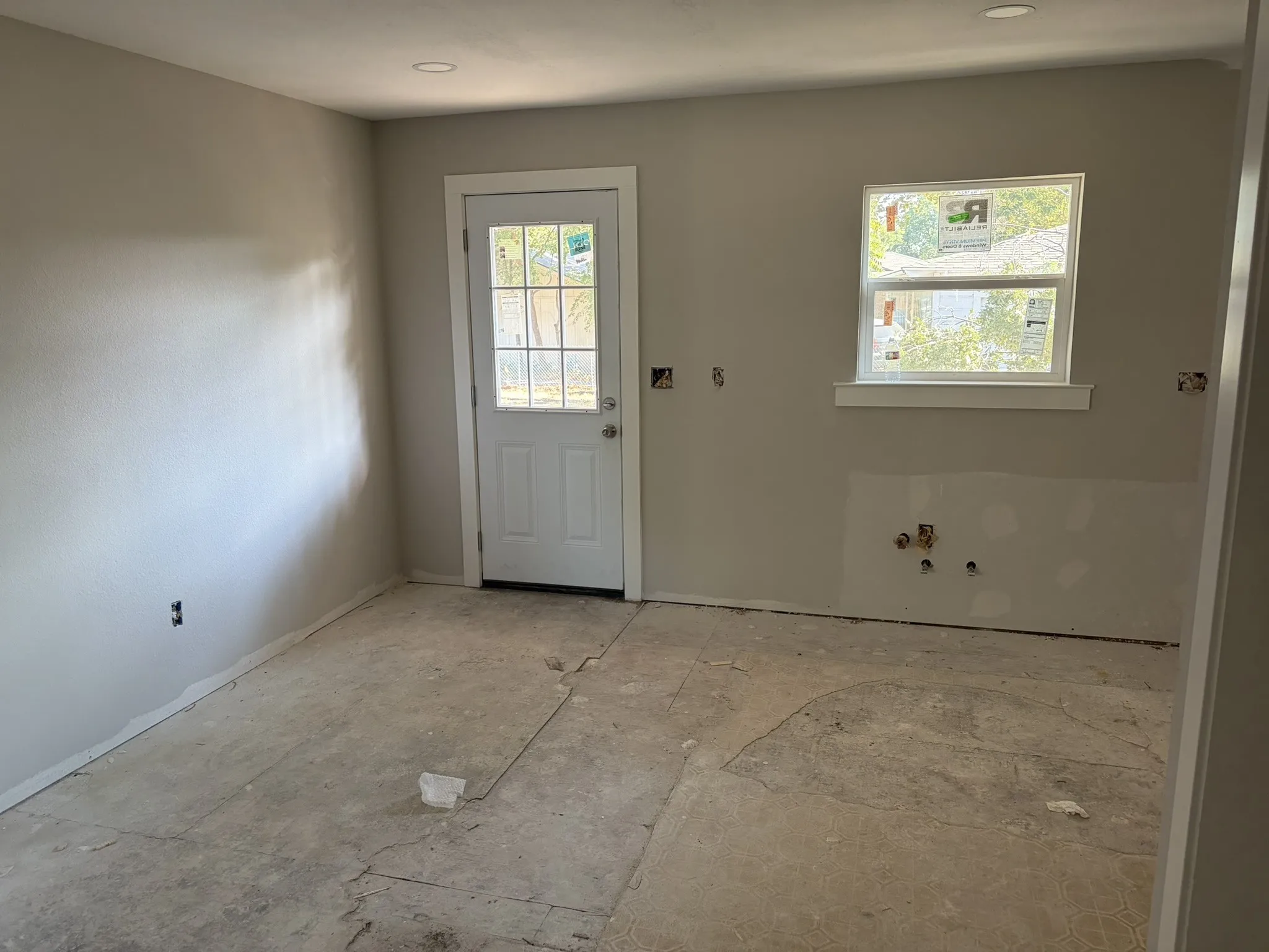 Single Family Residence For Sale in Dallas County , 2330 Mockingbird Lane, Garland, Texas 75042, 3 Bedroom, 2 Bathroom, 2 Garage spaces, 1,640 Sqft, built in 1957, mls#21397562, Real Estate Agent in Garland, Homes For Sale in Dallas county, Homes For Sale in Garland, Realtor in Garland Texas, Real Estate Brokerage Independent Realty Texas, Luminita Cordes Realtor
