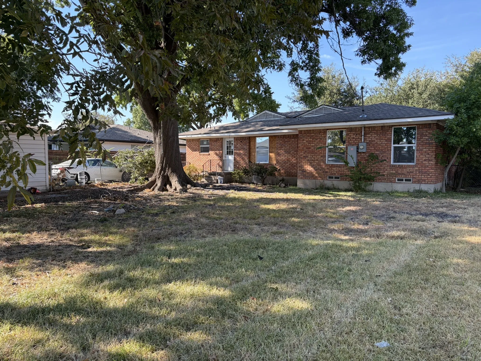 Single Family Residence For Sale in Dallas County , 2330 Mockingbird Lane, Garland, Texas 75042, 3 Bedroom, 2 Bathroom, 2 Garage spaces, 1,640 Sqft, built in 1957, mls#21397562, Real Estate Agent in Garland, Homes For Sale in Dallas county, Homes For Sale in Garland, Realtor in Garland Texas, Real Estate Brokerage Independent Realty Texas, Luminita Cordes Realtor