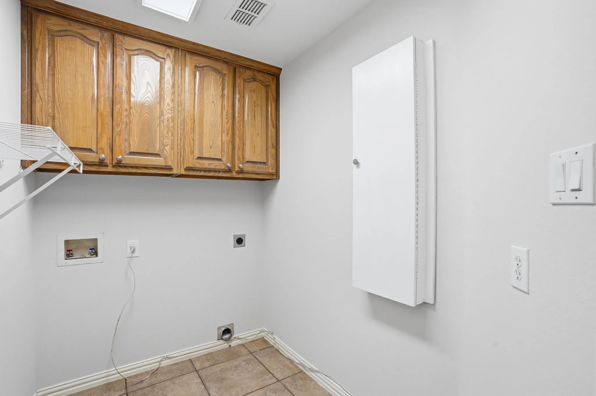 Single Family Residence For Sale in Tarrant County , 1921 Old York Drive, Keller, Texas 76248, 4 Bedroom, 3 Bathroom, 2 Garage spaces, 2,845 Sqft, built in 1999, mls#21391956, Real Estate Agent in Keller, Homes For Sale in Tarrant county, Homes For Sale in Keller, Realtor in Keller Texas, Real Estate Brokerage Independent Realty Texas, Luminita Cordes Realtor