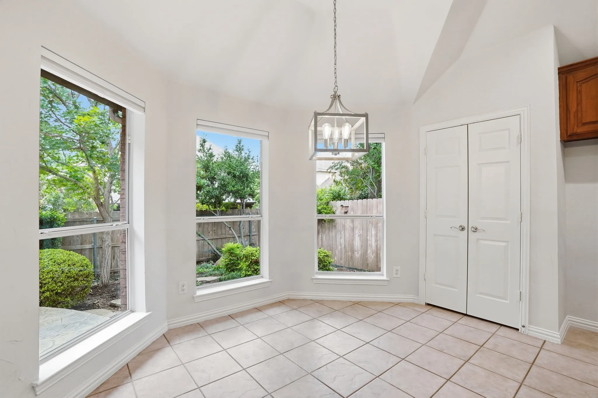 Single Family Residence For Sale in Tarrant County , 1921 Old York Drive, Keller, Texas 76248, 4 Bedroom, 3 Bathroom, 2 Garage spaces, 2,845 Sqft, built in 1999, mls#21391956, Real Estate Agent in Keller, Homes For Sale in Tarrant county, Homes For Sale in Keller, Realtor in Keller Texas, Real Estate Brokerage Independent Realty Texas, Luminita Cordes Realtor
