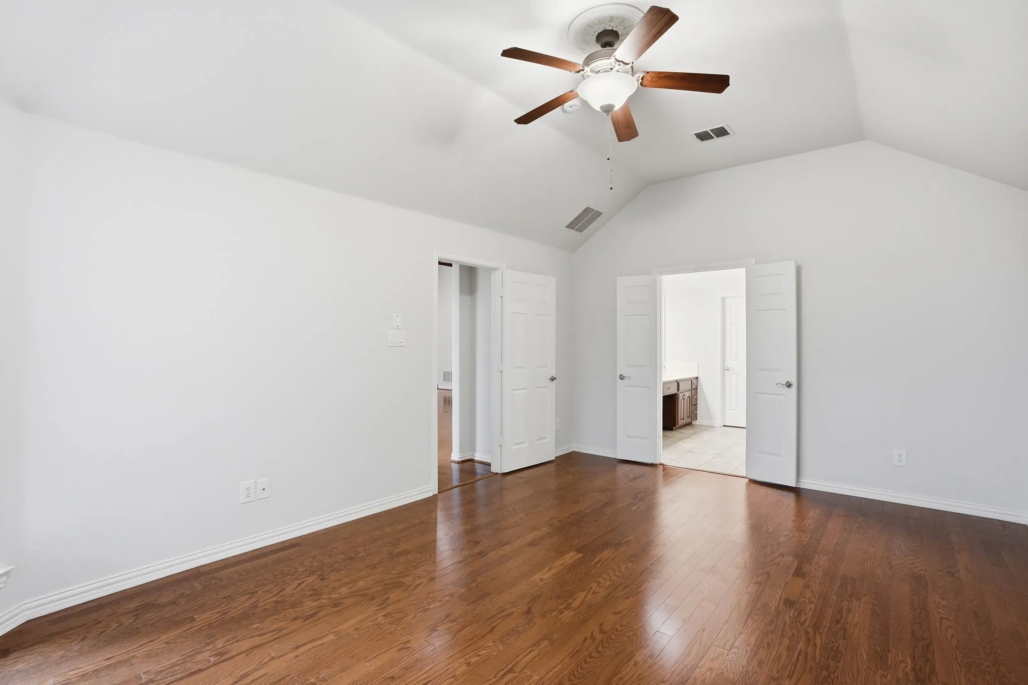 Single Family Residence For Sale in Tarrant County , 1921 Old York Drive, Keller, Texas 76248, 4 Bedroom, 3 Bathroom, 2 Garage spaces, 2,845 Sqft, built in 1999, mls#21391956, Real Estate Agent in Keller, Homes For Sale in Tarrant county, Homes For Sale in Keller, Realtor in Keller Texas, Real Estate Brokerage Independent Realty Texas, Luminita Cordes Realtor
