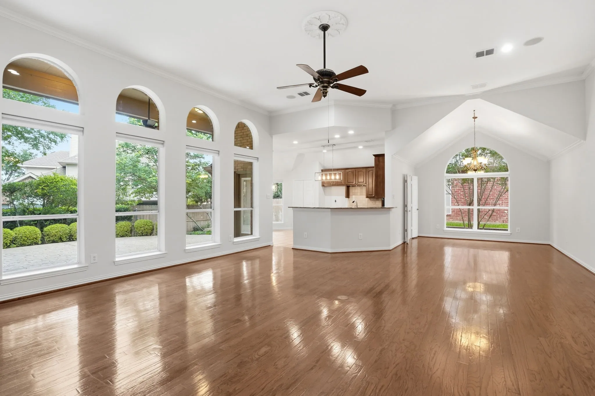 Single Family Residence For Sale in Tarrant County , 1921 Old York Drive, Keller, Texas 76248, 4 Bedroom, 3 Bathroom, 2 Garage spaces, 2,845 Sqft, built in 1999, mls#21391956, Real Estate Agent in Keller, Homes For Sale in Tarrant county, Homes For Sale in Keller, Realtor in Keller Texas, Real Estate Brokerage Independent Realty Texas, Luminita Cordes Realtor