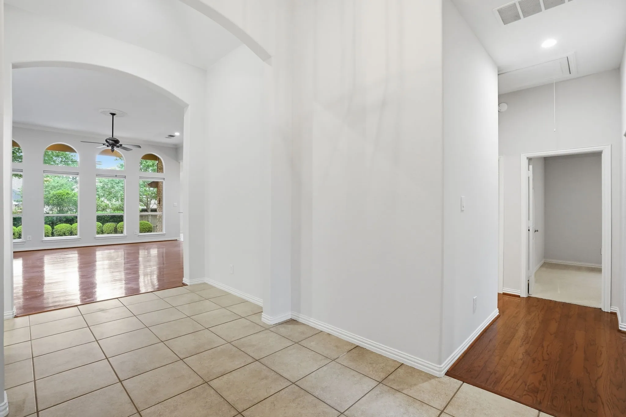 Single Family Residence For Sale in Tarrant County , 1921 Old York Drive, Keller, Texas 76248, 4 Bedroom, 3 Bathroom, 2 Garage spaces, 2,845 Sqft, built in 1999, mls#21391956, Real Estate Agent in Keller, Homes For Sale in Tarrant county, Homes For Sale in Keller, Realtor in Keller Texas, Real Estate Brokerage Independent Realty Texas, Luminita Cordes Realtor
