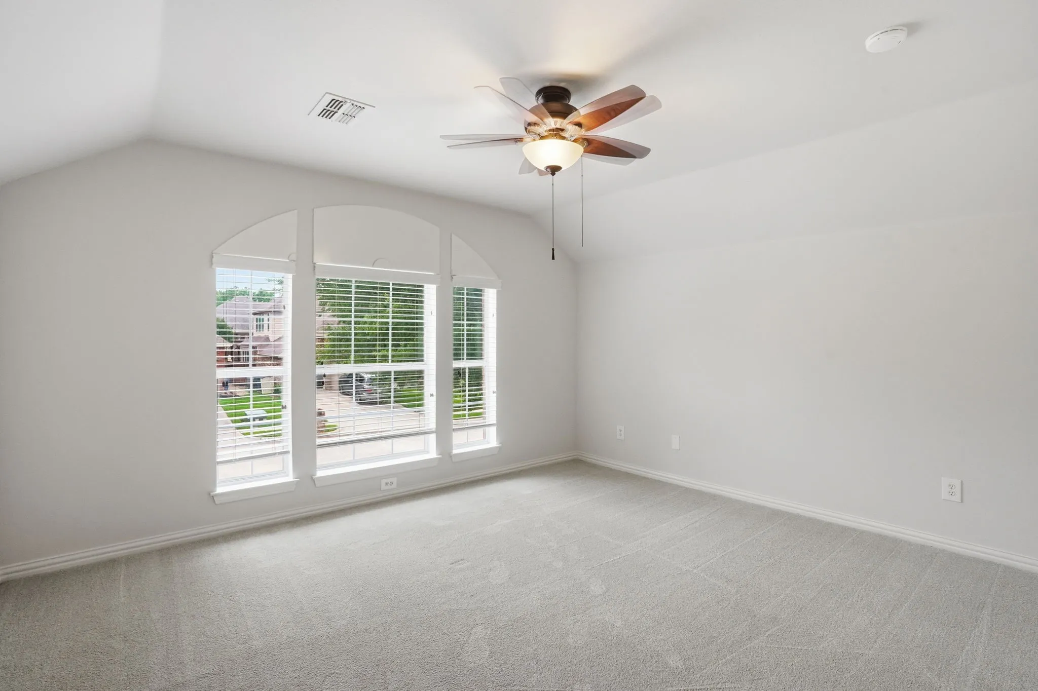 Single Family Residence For Sale in Tarrant County , 1921 Old York Drive, Keller, Texas 76248, 4 Bedroom, 3 Bathroom, 2 Garage spaces, 2,845 Sqft, built in 1999, mls#21391956, Real Estate Agent in Keller, Homes For Sale in Tarrant county, Homes For Sale in Keller, Realtor in Keller Texas, Real Estate Brokerage Independent Realty Texas, Luminita Cordes Realtor