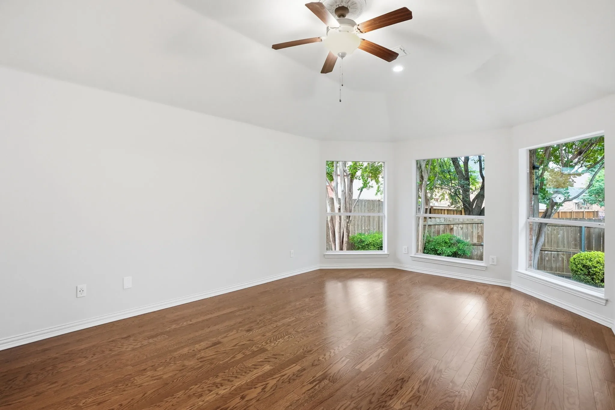 Single Family Residence For Sale in Tarrant County , 1921 Old York Drive, Keller, Texas 76248, 4 Bedroom, 3 Bathroom, 2 Garage spaces, 2,845 Sqft, built in 1999, mls#21391956, Real Estate Agent in Keller, Homes For Sale in Tarrant county, Homes For Sale in Keller, Realtor in Keller Texas, Real Estate Brokerage Independent Realty Texas, Luminita Cordes Realtor