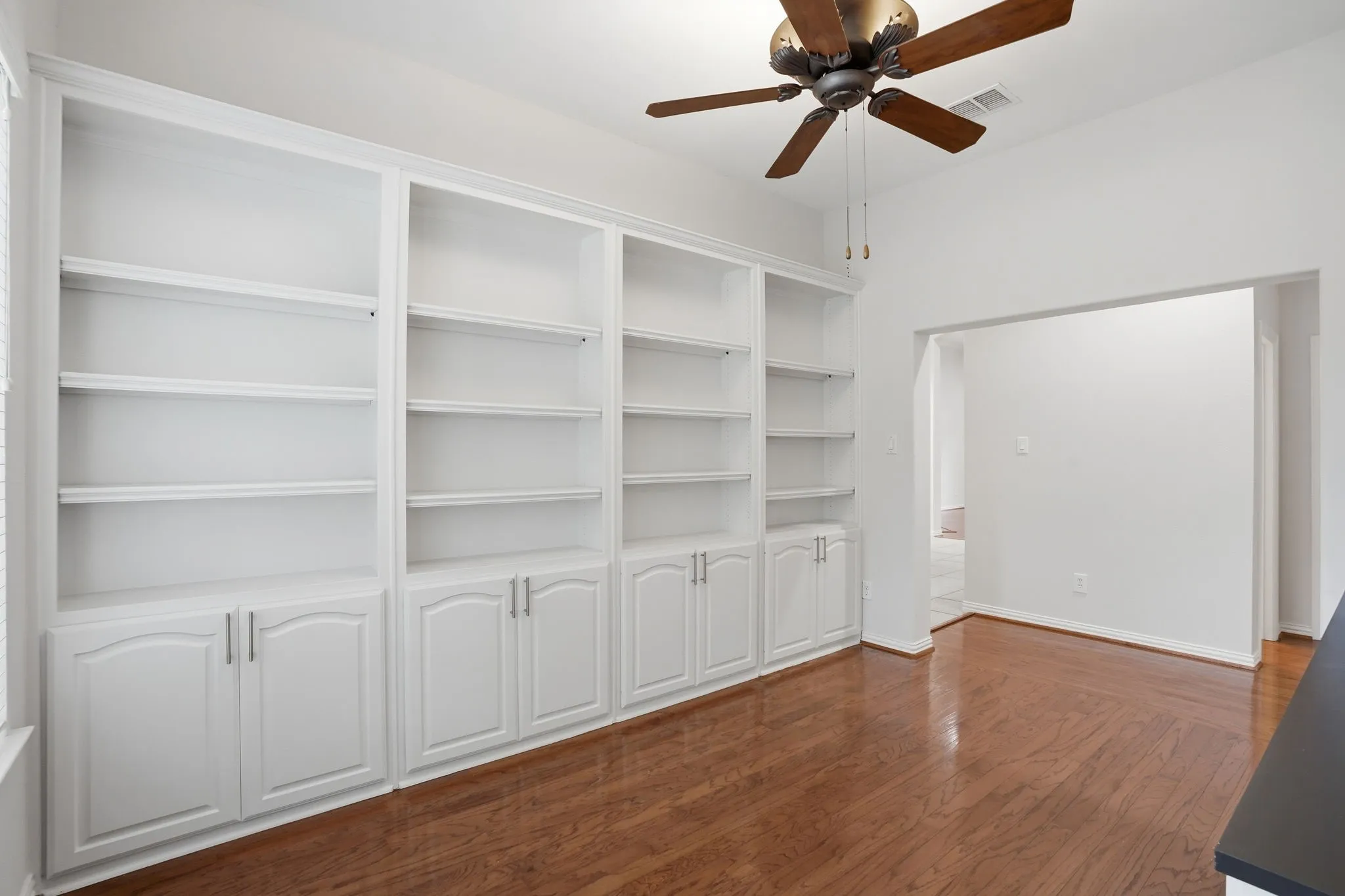 Single Family Residence For Sale in Tarrant County , 1921 Old York Drive, Keller, Texas 76248, 4 Bedroom, 3 Bathroom, 2 Garage spaces, 2,845 Sqft, built in 1999, mls#21391956, Real Estate Agent in Keller, Homes For Sale in Tarrant county, Homes For Sale in Keller, Realtor in Keller Texas, Real Estate Brokerage Independent Realty Texas, Luminita Cordes Realtor