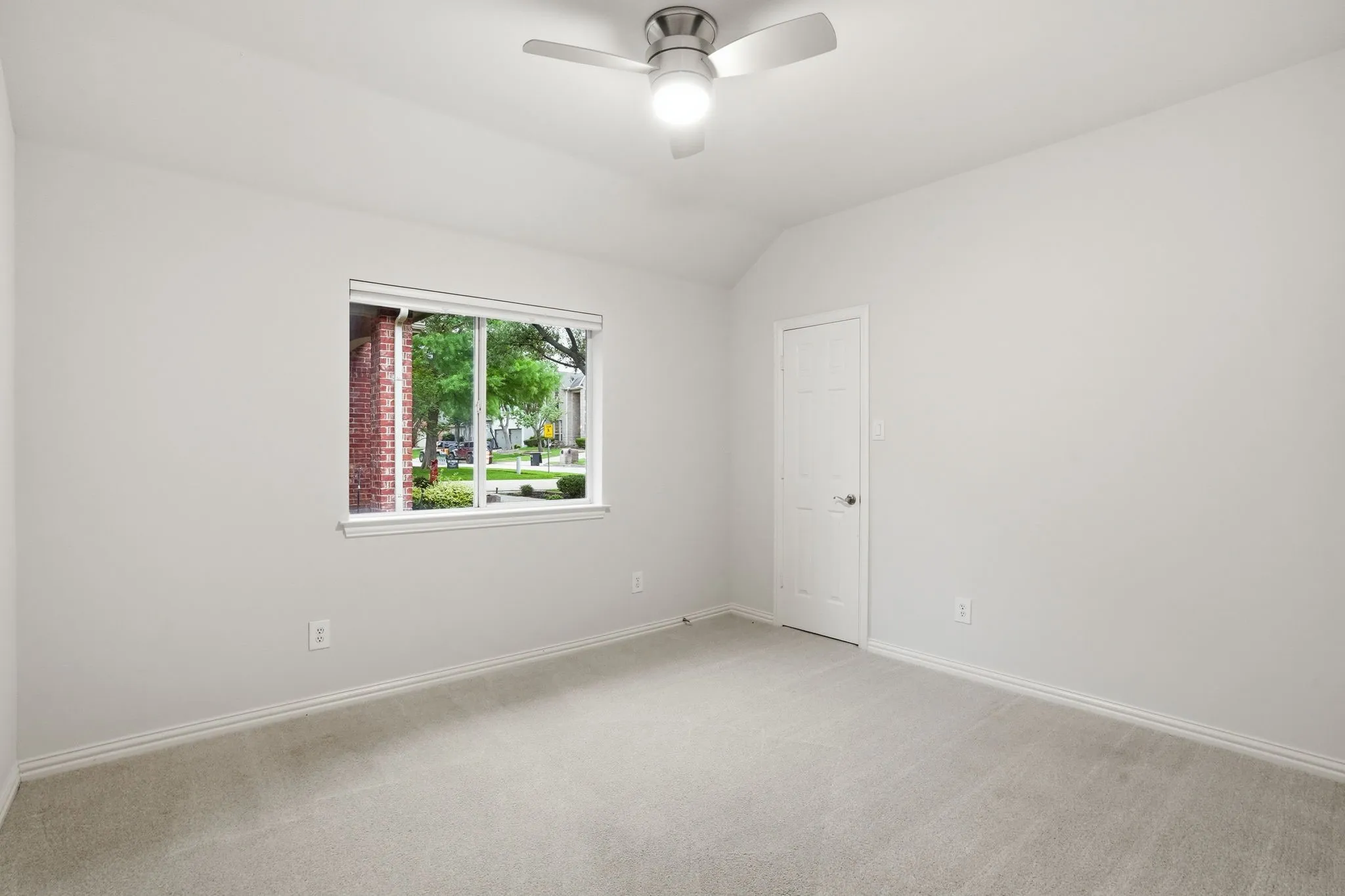 Single Family Residence For Sale in Tarrant County , 1921 Old York Drive, Keller, Texas 76248, 4 Bedroom, 3 Bathroom, 2 Garage spaces, 2,845 Sqft, built in 1999, mls#21391956, Real Estate Agent in Keller, Homes For Sale in Tarrant county, Homes For Sale in Keller, Realtor in Keller Texas, Real Estate Brokerage Independent Realty Texas, Luminita Cordes Realtor