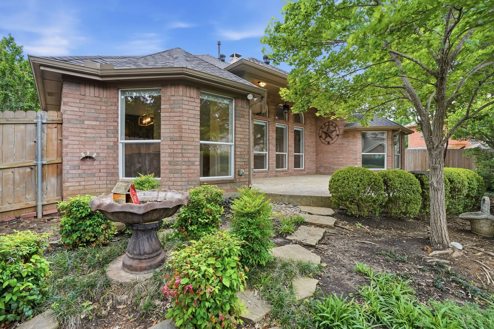 Single Family Residence For Sale in Tarrant County , 1921 Old York Drive, Keller, Texas 76248, 4 Bedroom, 3 Bathroom, 2 Garage spaces, 2,845 Sqft, built in 1999, mls#21391956, Real Estate Agent in Keller, Homes For Sale in Tarrant county, Homes For Sale in Keller, Realtor in Keller Texas, Real Estate Brokerage Independent Realty Texas, Luminita Cordes Realtor