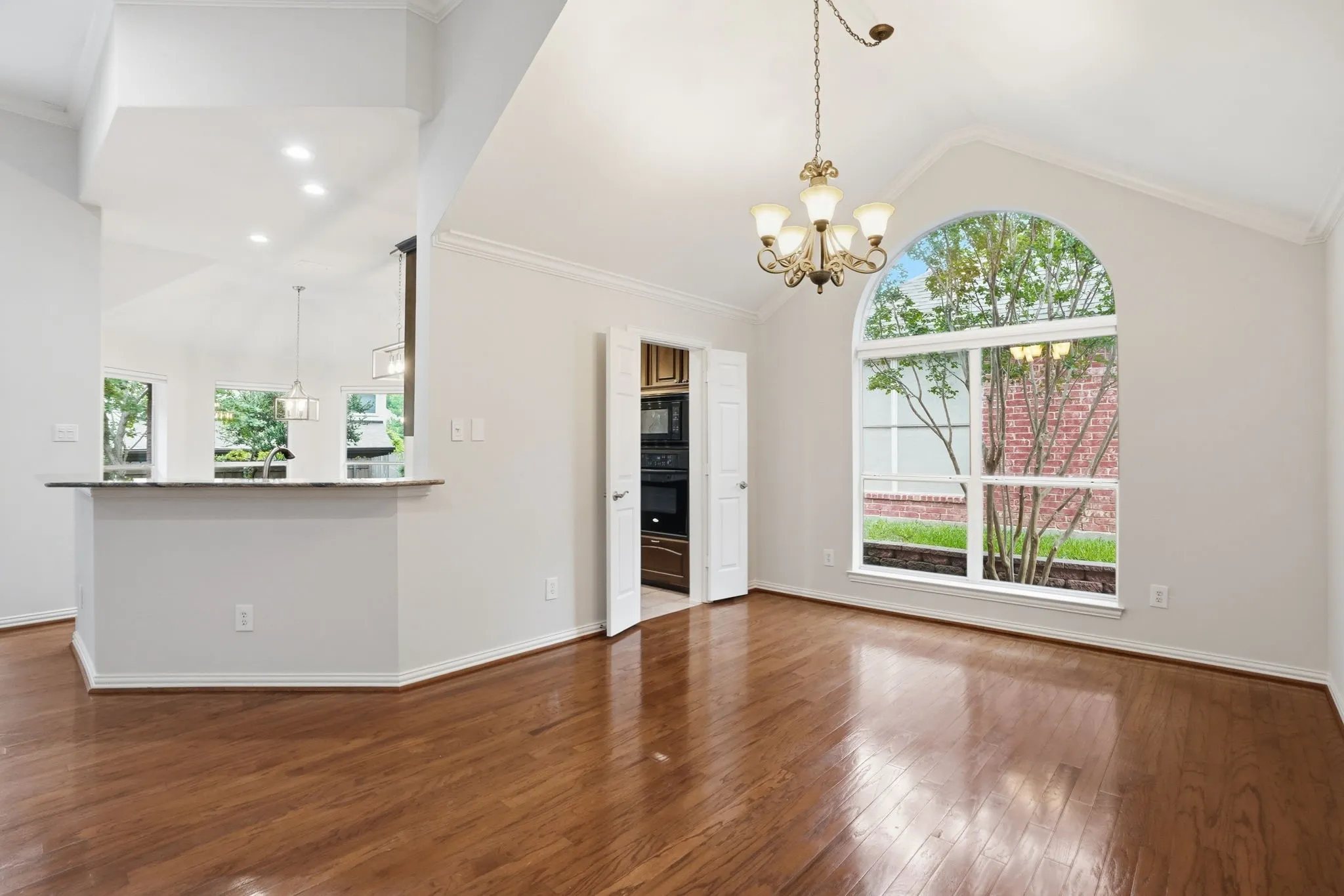 Single Family Residence For Sale in Tarrant County , 1921 Old York Drive, Keller, Texas 76248, 4 Bedroom, 3 Bathroom, 2 Garage spaces, 2,845 Sqft, built in 1999, mls#21391956, Real Estate Agent in Keller, Homes For Sale in Tarrant county, Homes For Sale in Keller, Realtor in Keller Texas, Real Estate Brokerage Independent Realty Texas, Luminita Cordes Realtor