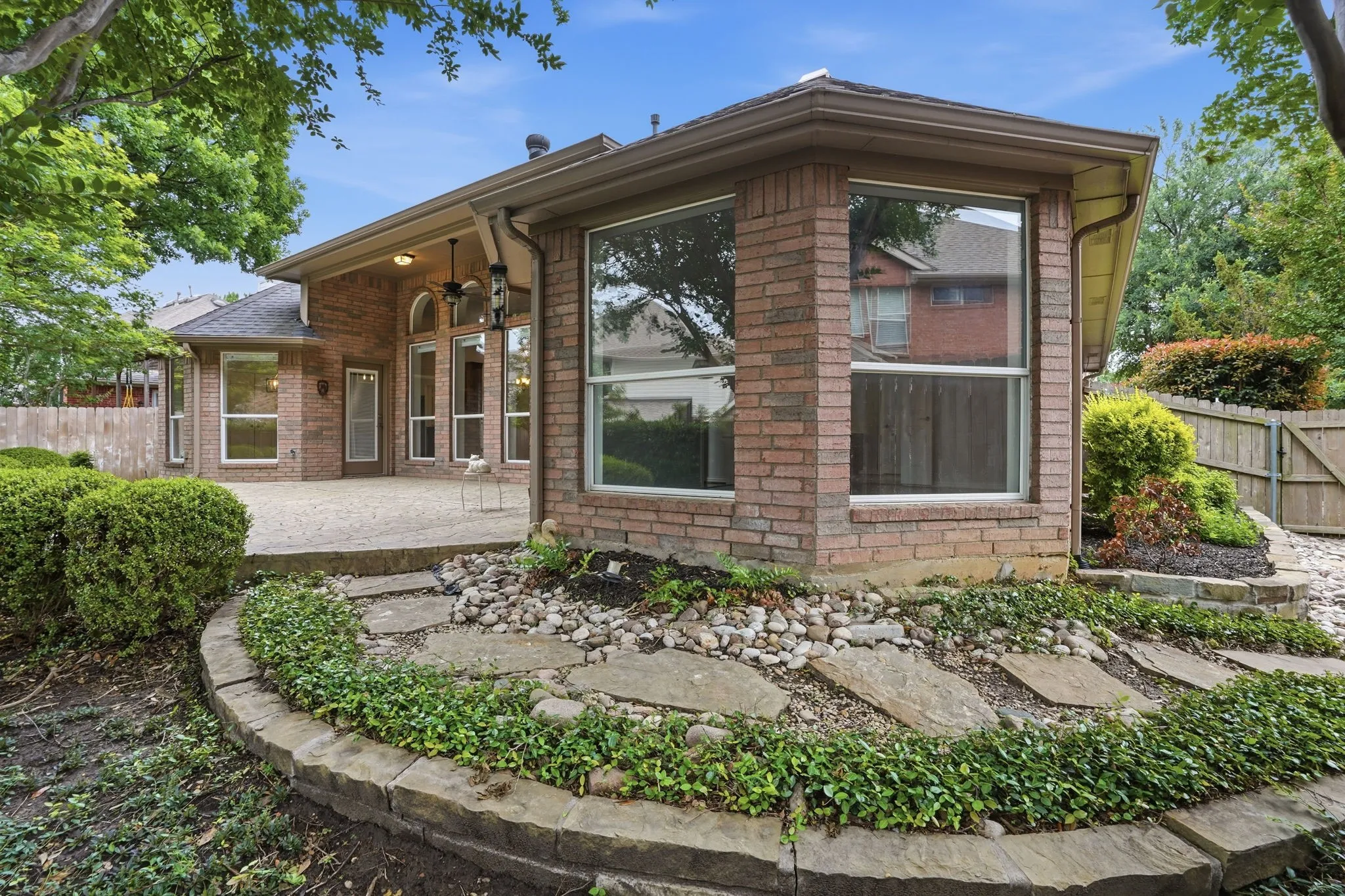 Single Family Residence For Sale in Tarrant County , 1921 Old York Drive, Keller, Texas 76248, 4 Bedroom, 3 Bathroom, 2 Garage spaces, 2,845 Sqft, built in 1999, mls#21391956, Real Estate Agent in Keller, Homes For Sale in Tarrant county, Homes For Sale in Keller, Realtor in Keller Texas, Real Estate Brokerage Independent Realty Texas, Luminita Cordes Realtor